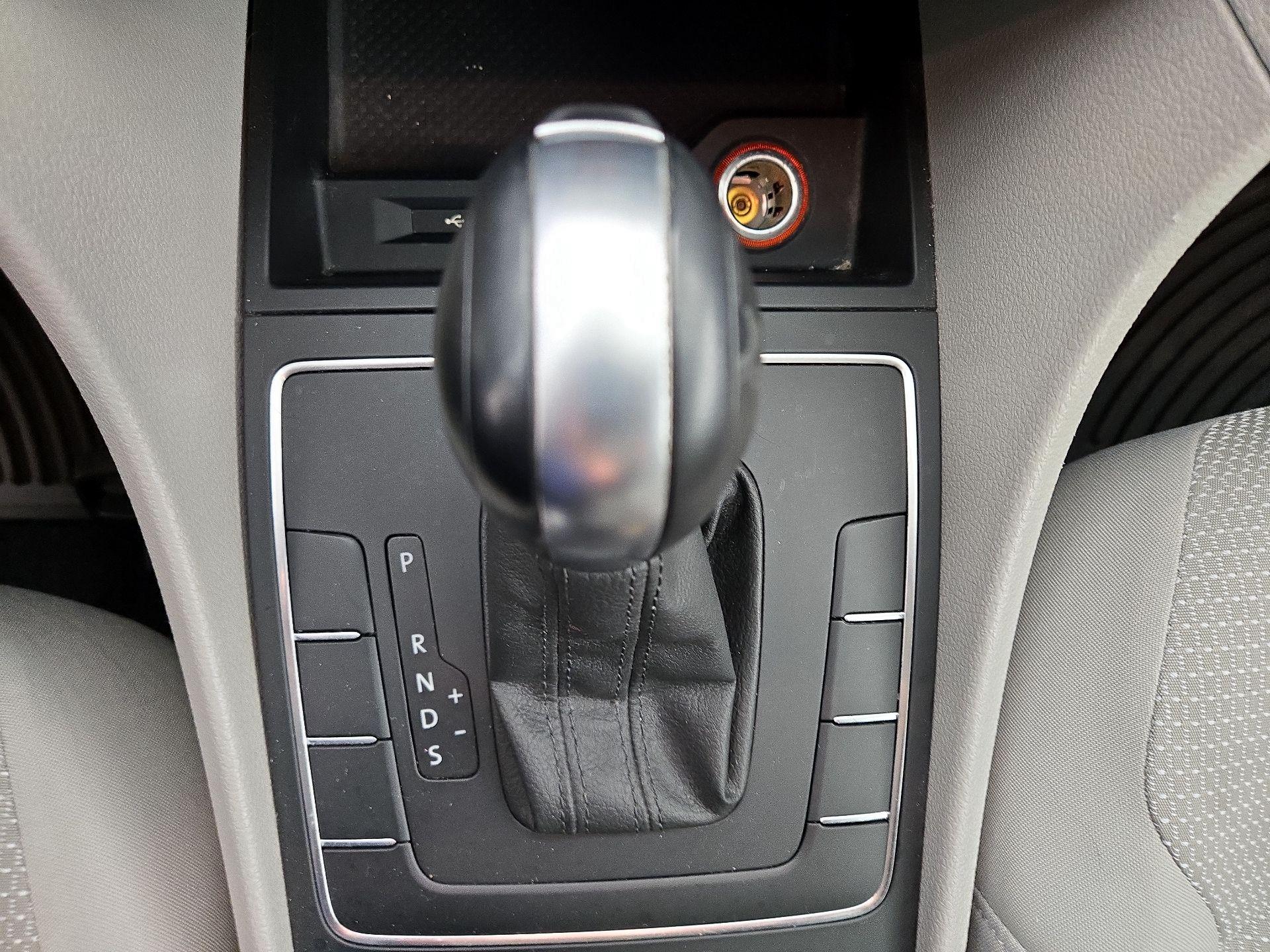 Thumbnail: 2016 Volkswagen Passat - 17