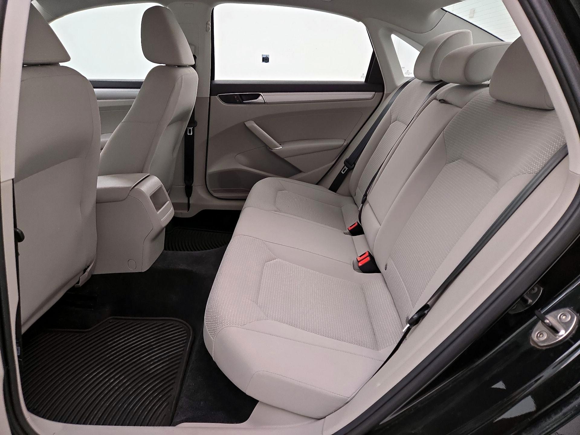 Thumbnail: 2016 Volkswagen Passat - 19