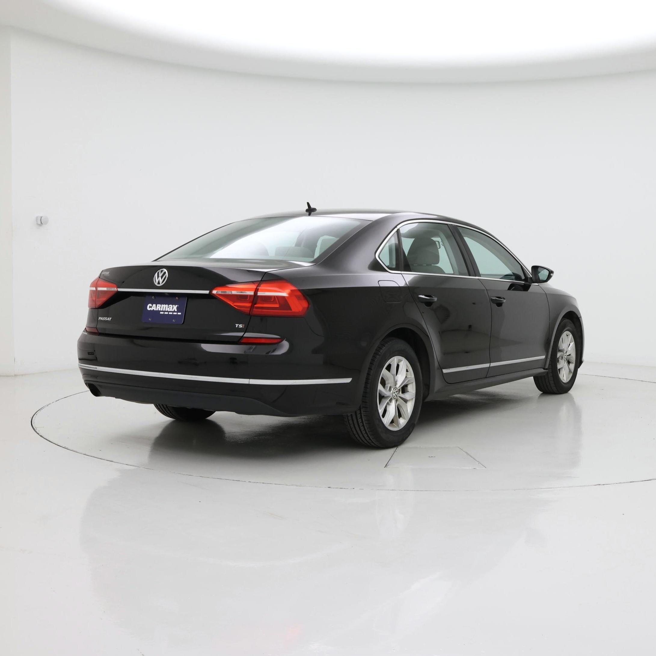 Thumbnail: 2016 Volkswagen Passat - 8