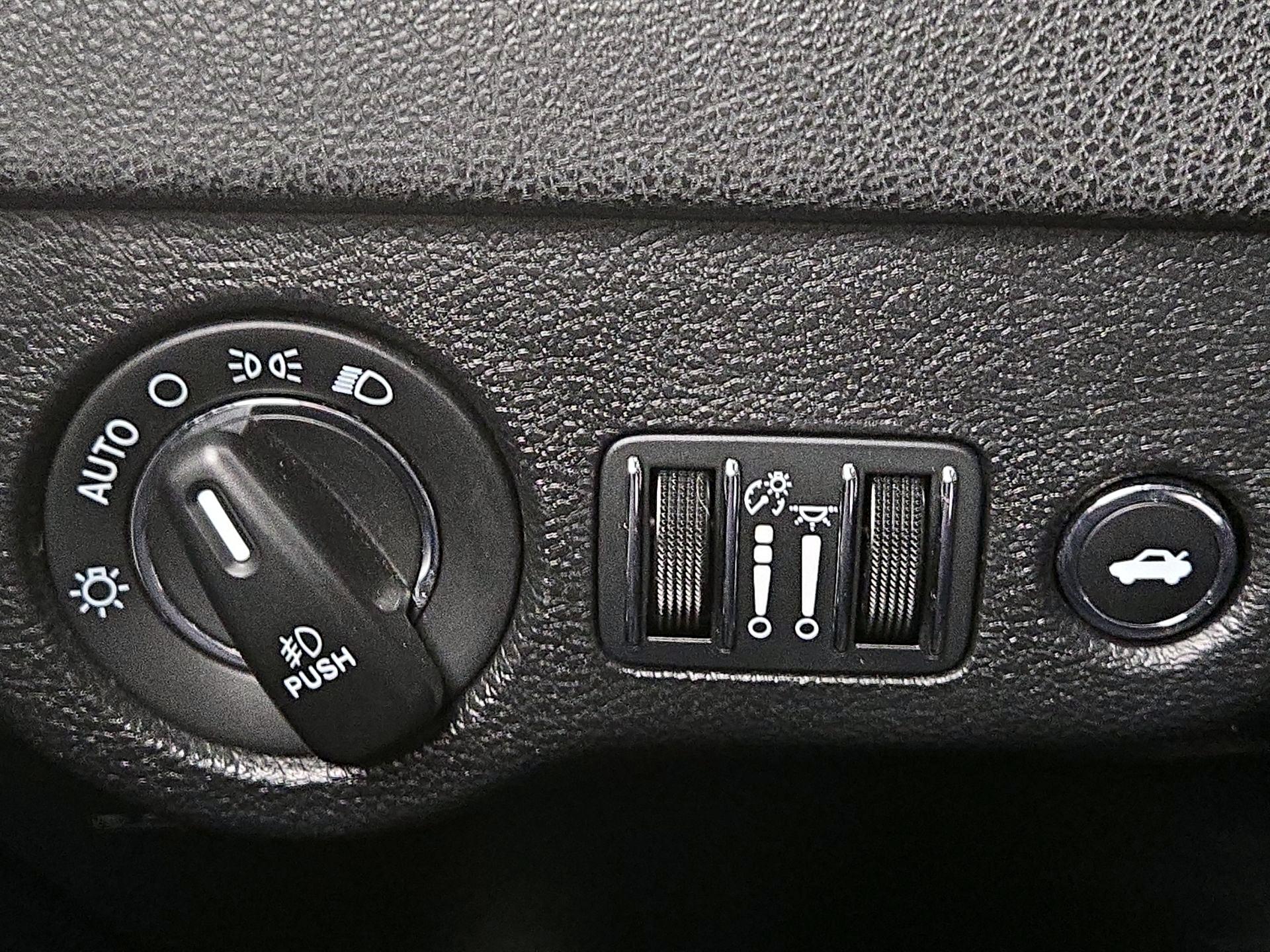 Thumbnail: 2020 Chrysler 300 - 13