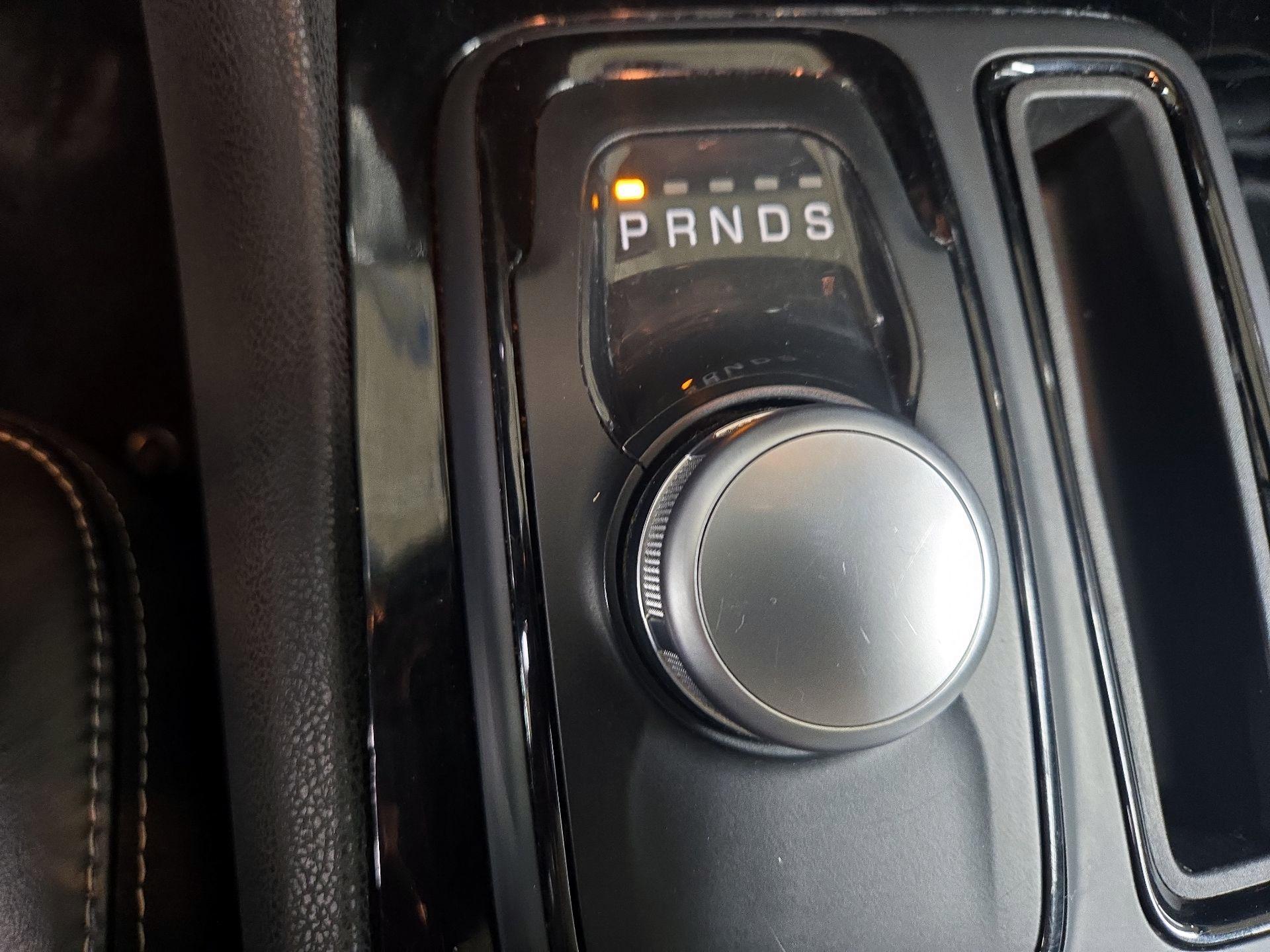 Thumbnail: 2020 Chrysler 300 - 17