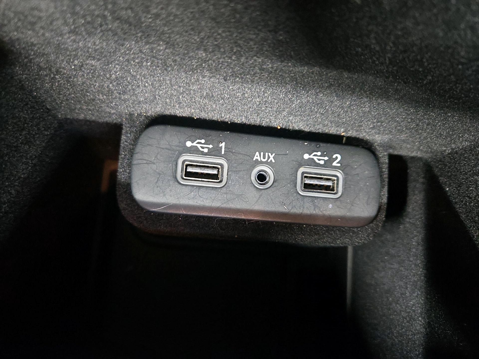 Thumbnail: 2020 Chrysler 300 - 18