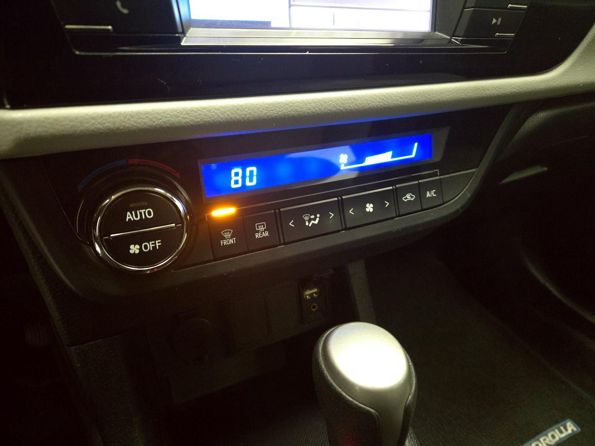 Thumbnail: 2015 Toyota Corolla - 16