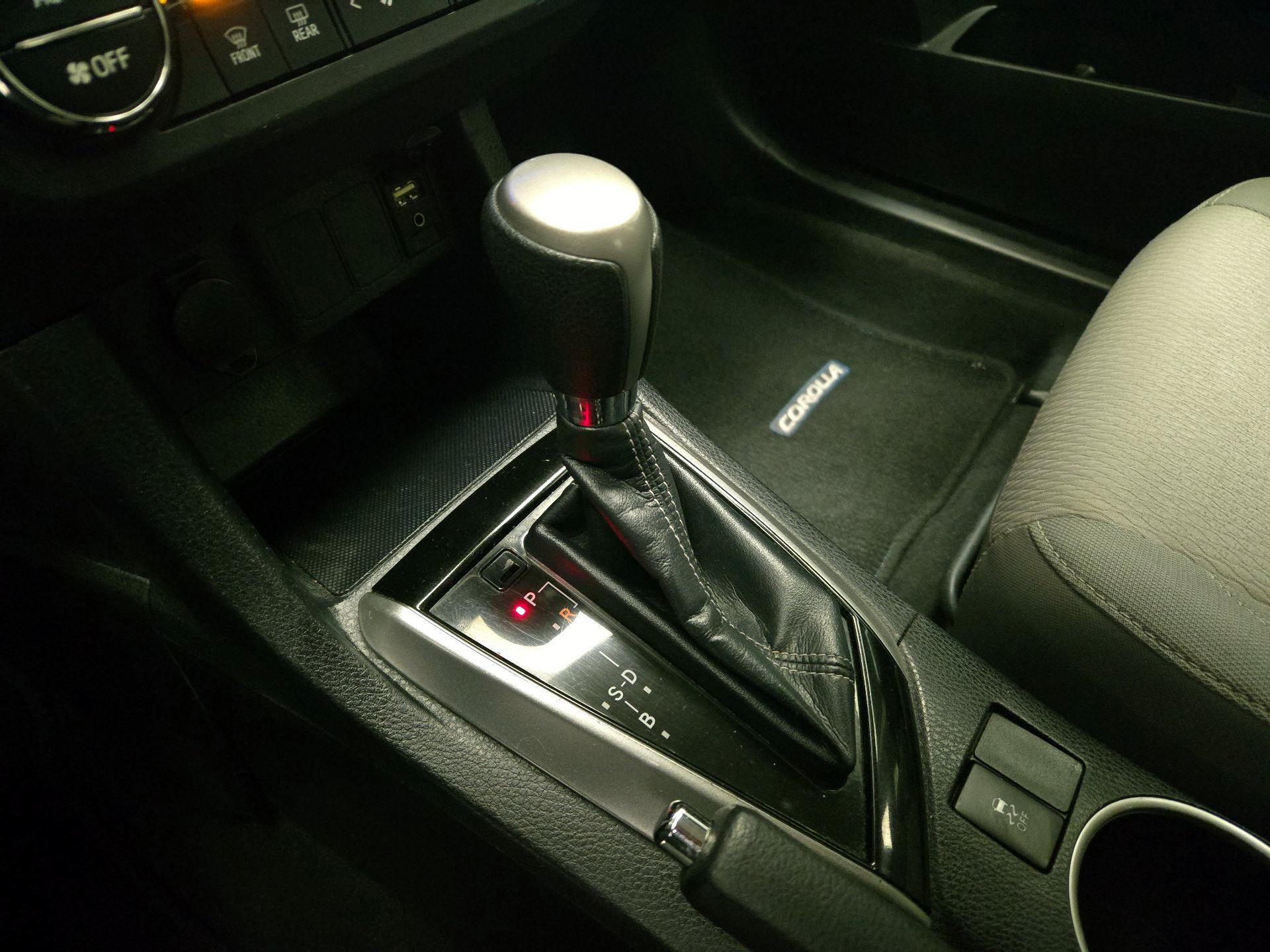 Thumbnail: 2015 Toyota Corolla - 17