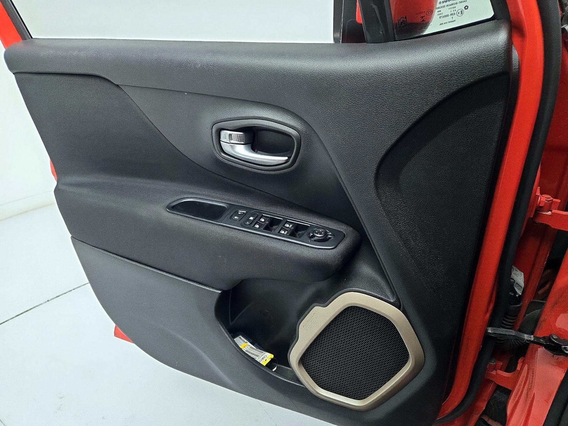 Thumbnail: 2015 Jeep Renegade - 12