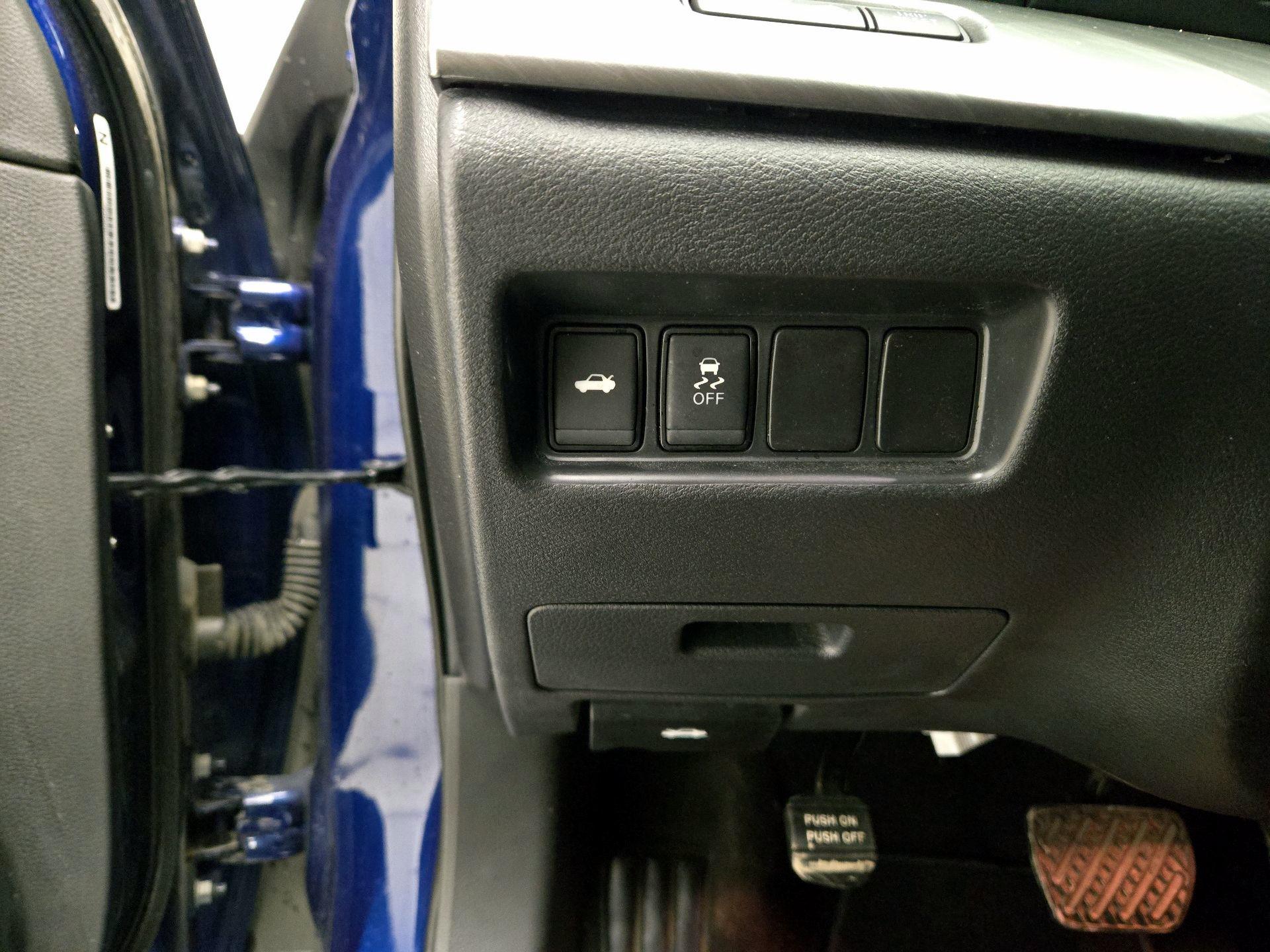 Thumbnail: 2017 Nissan Maxima - 13