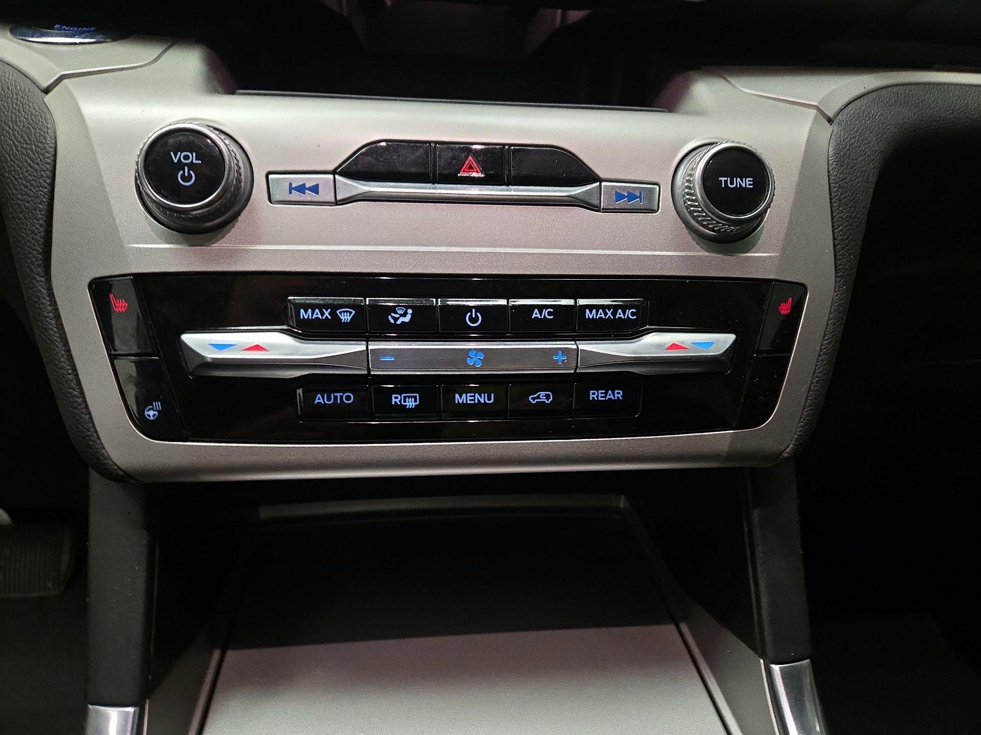 Thumbnail: 2022 Ford Explorer - 16