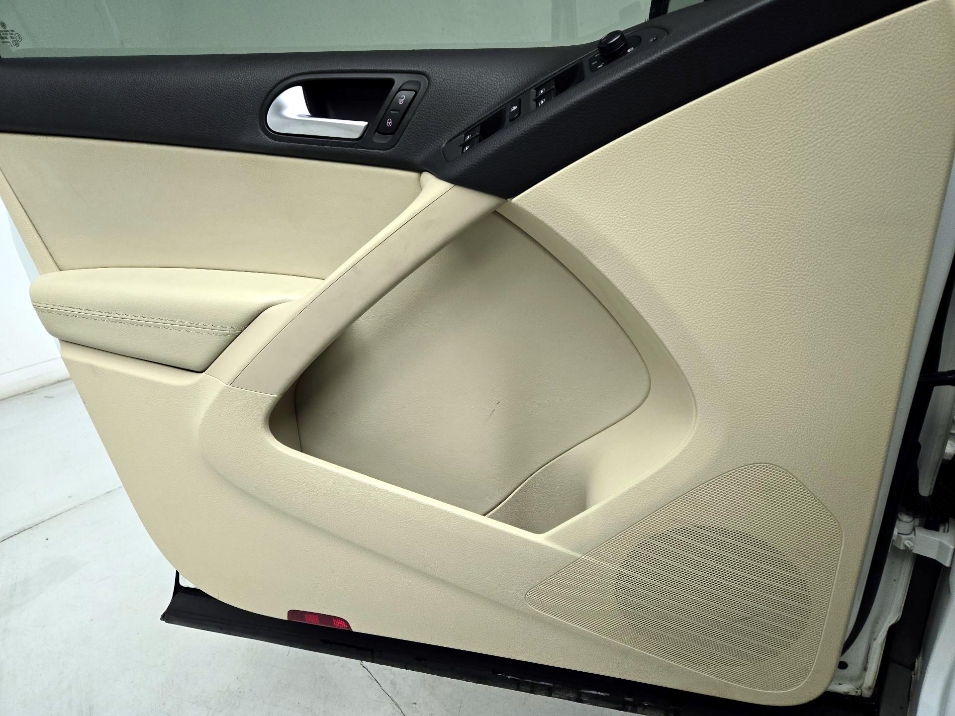 Thumbnail: 2017 Volkswagen Tiguan - 12