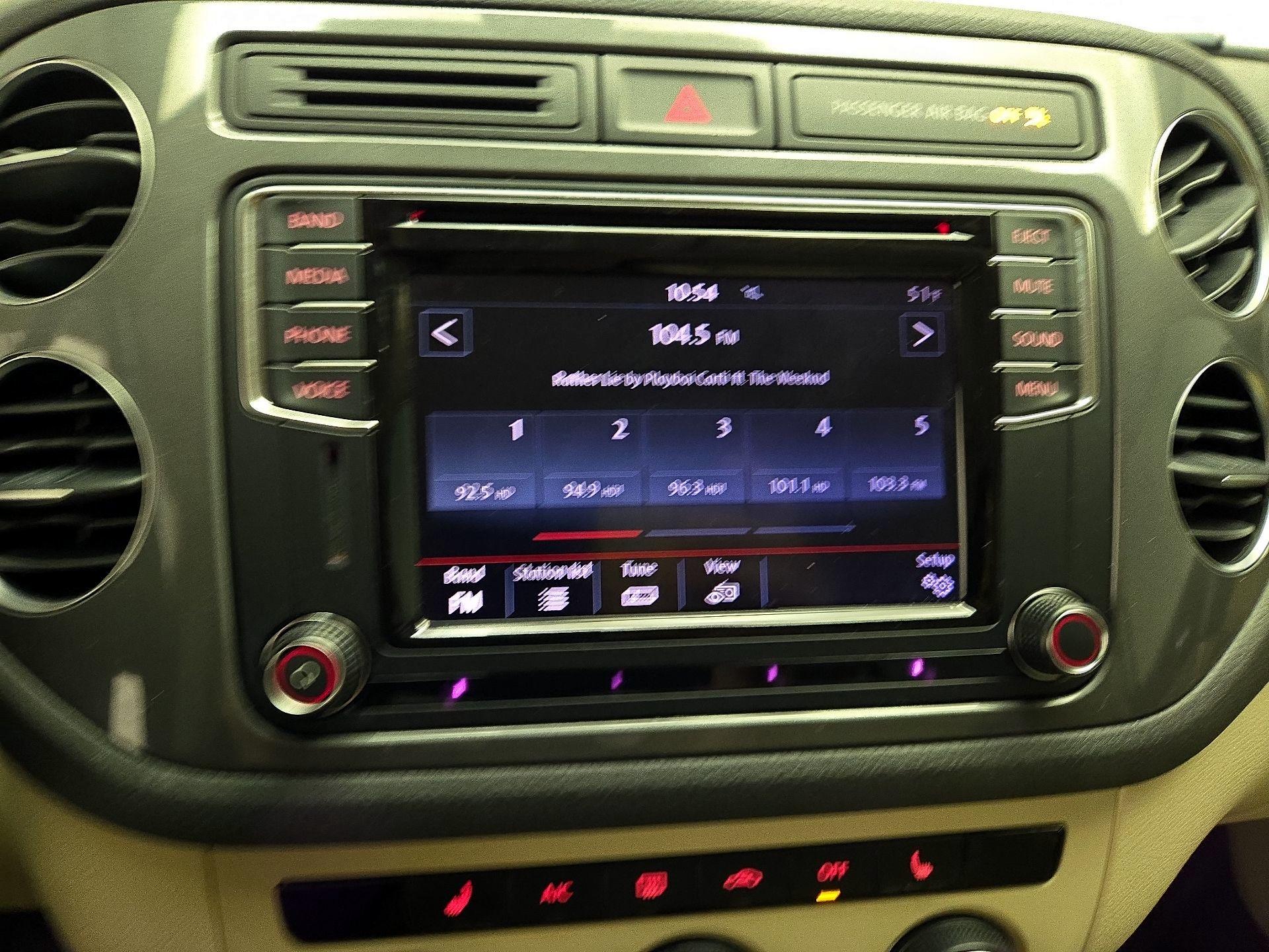 Thumbnail: 2017 Volkswagen Tiguan - 15