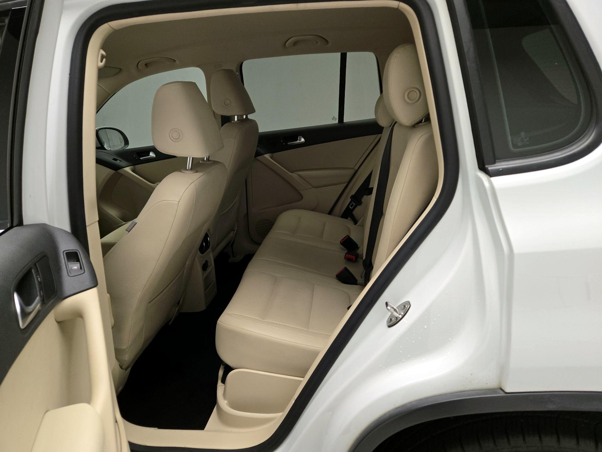 Thumbnail: 2017 Volkswagen Tiguan - 19