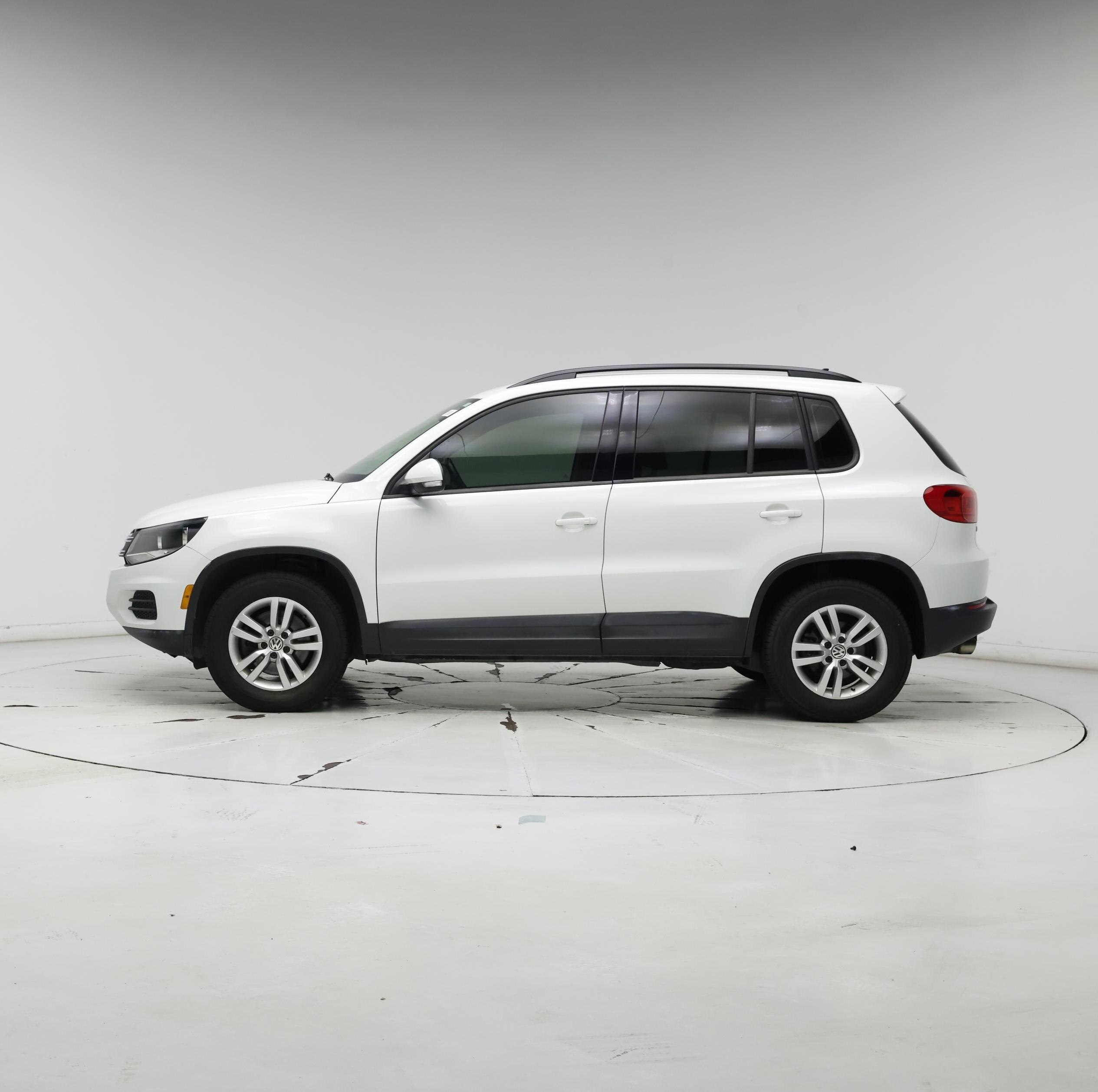 Thumbnail: 2017 Volkswagen Tiguan - 3