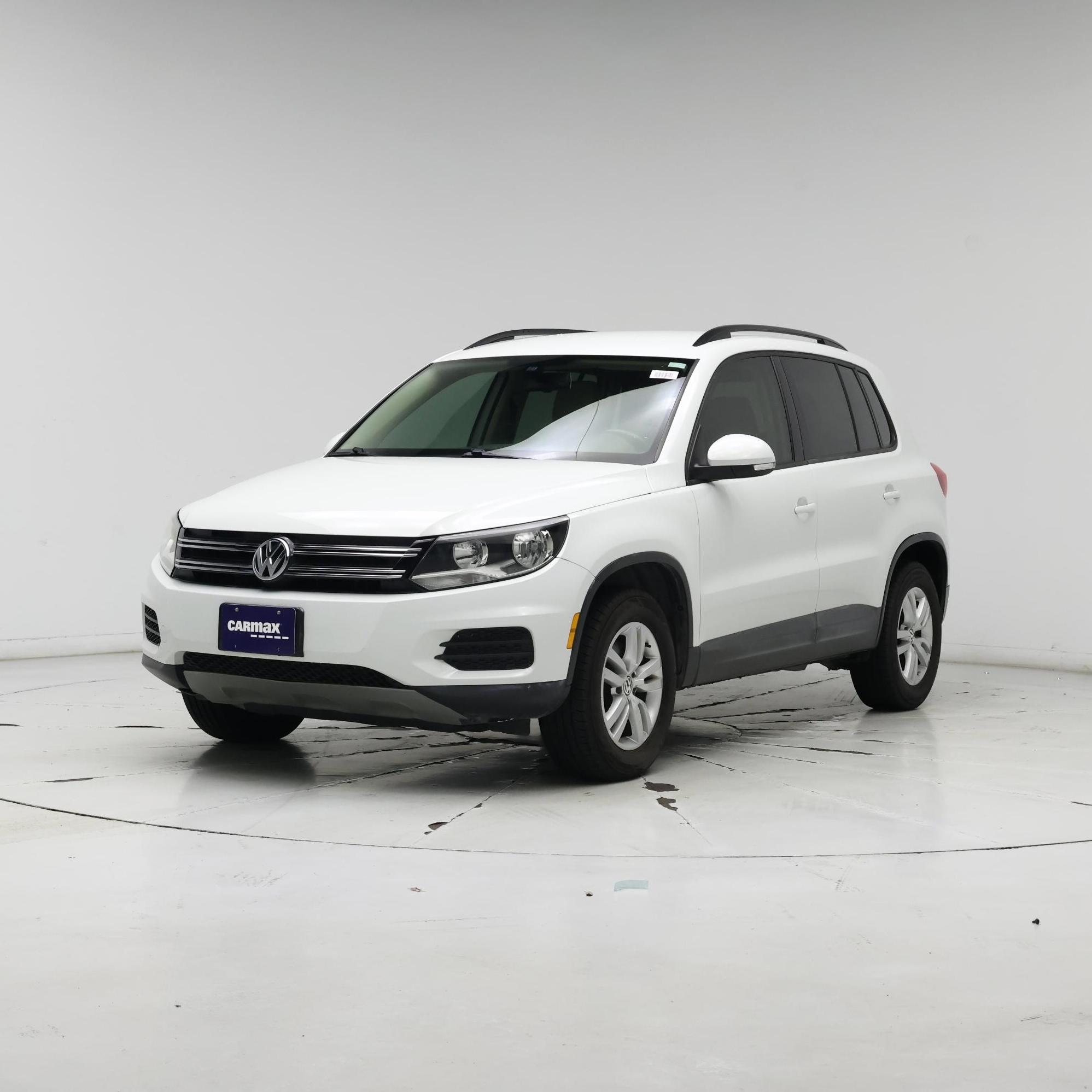 Thumbnail: 2017 Volkswagen Tiguan - 4