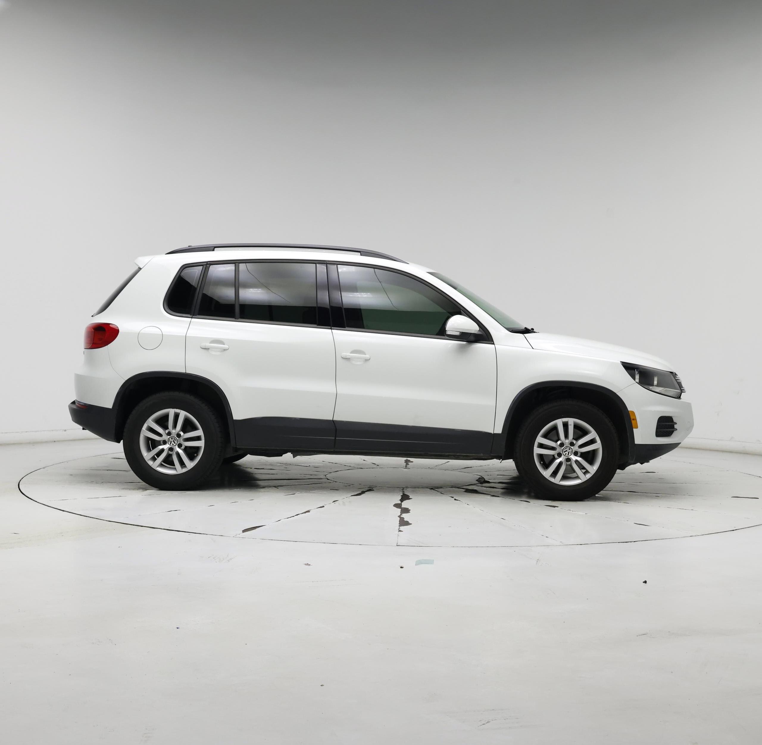 Thumbnail: 2017 Volkswagen Tiguan - 7