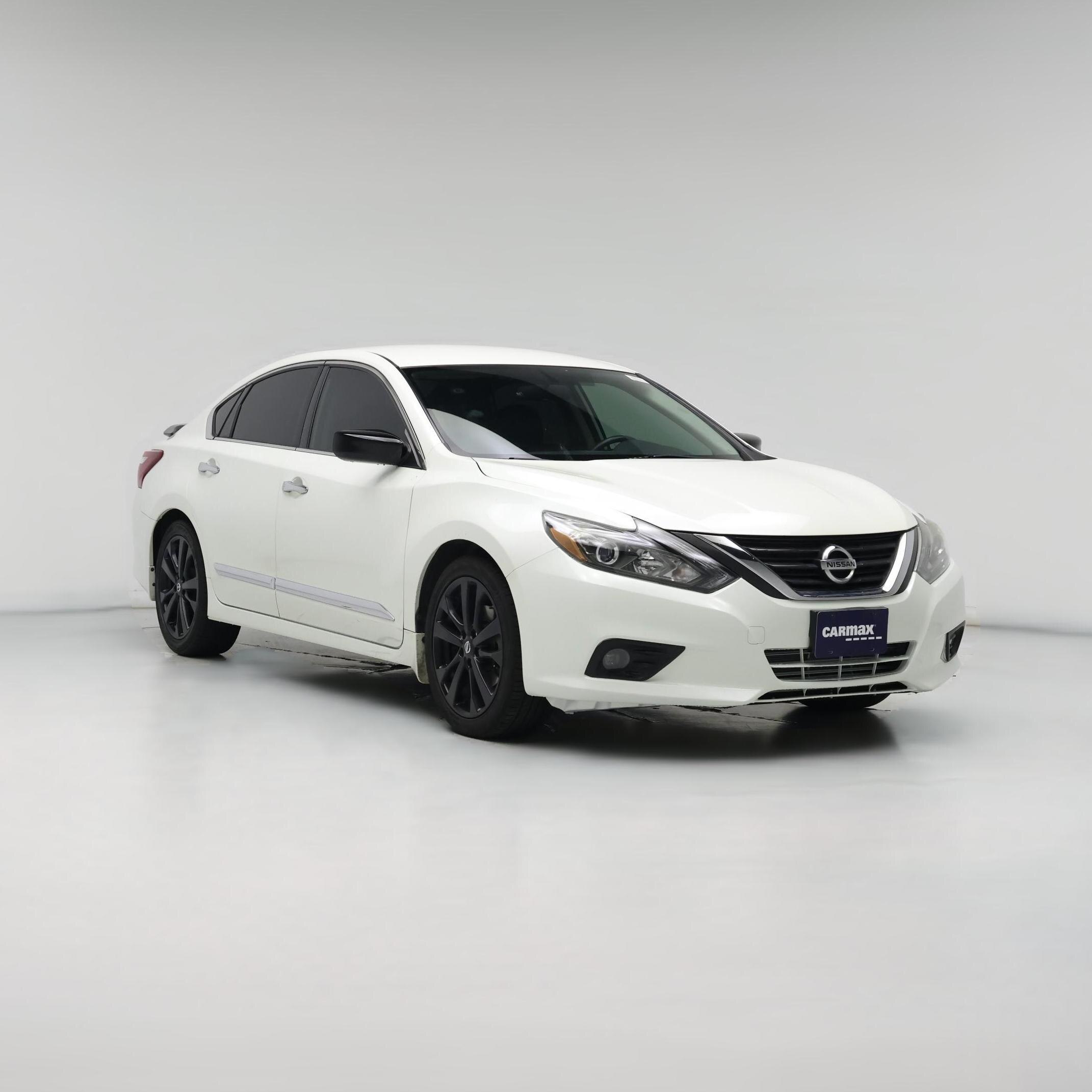 Thumbnail: 2017 Nissan Altima - 1