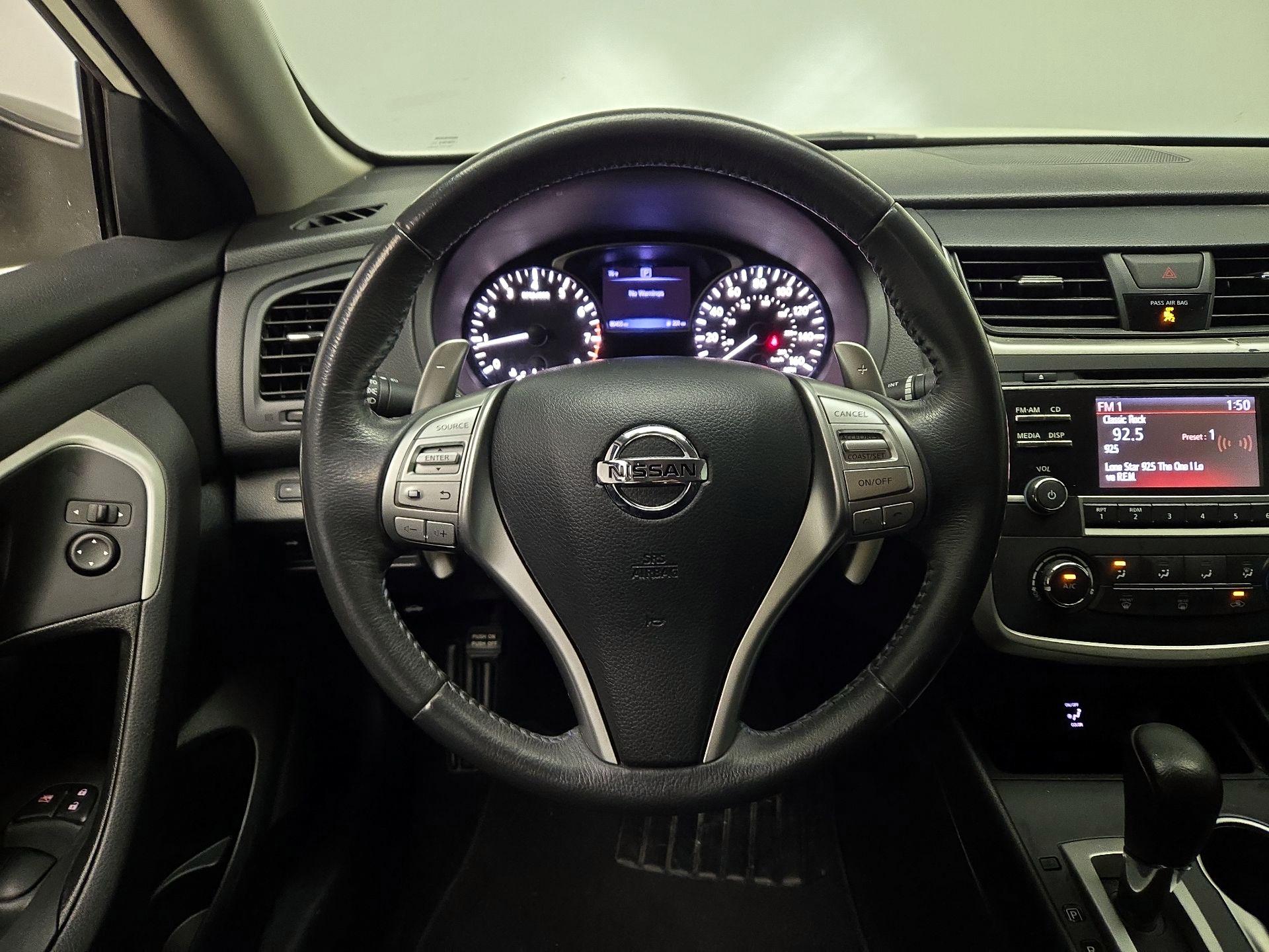 Thumbnail: 2017 Nissan Altima - 10