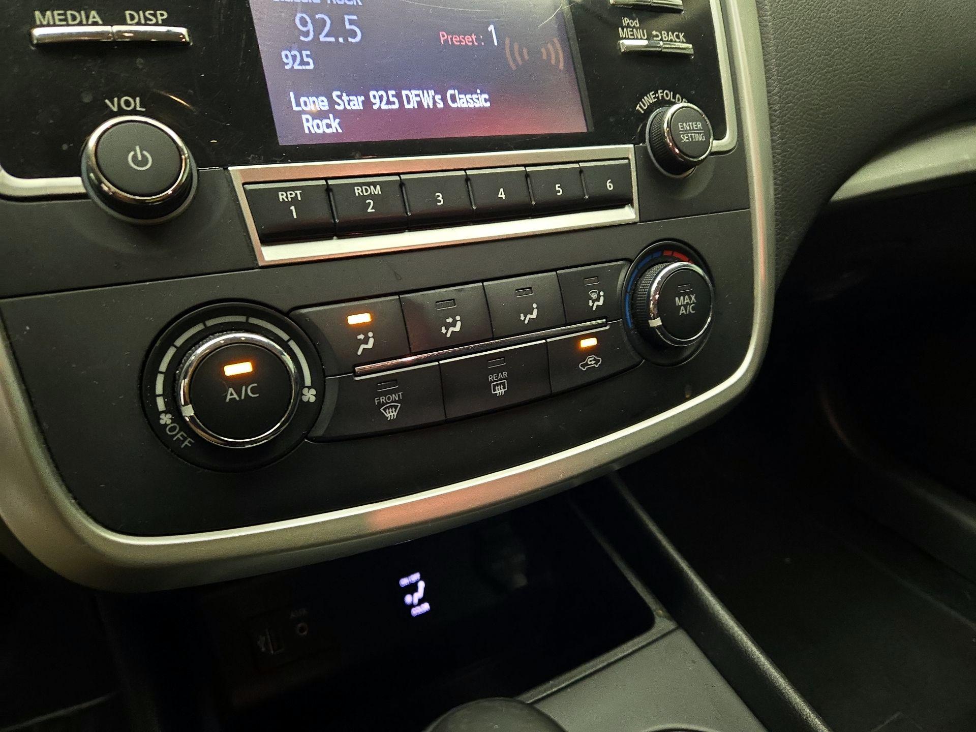 Thumbnail: 2017 Nissan Altima - 16