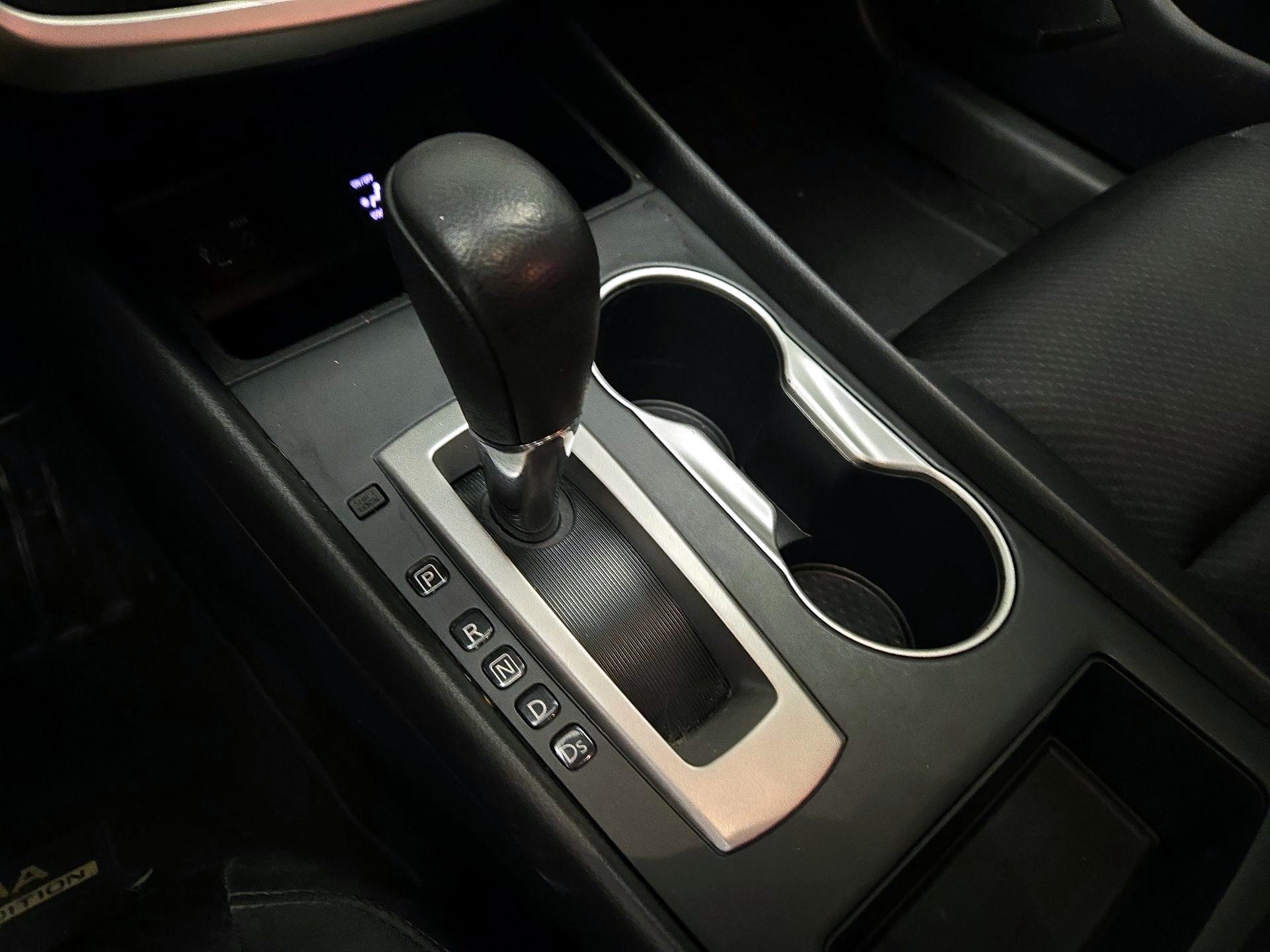 Thumbnail: 2017 Nissan Altima - 17