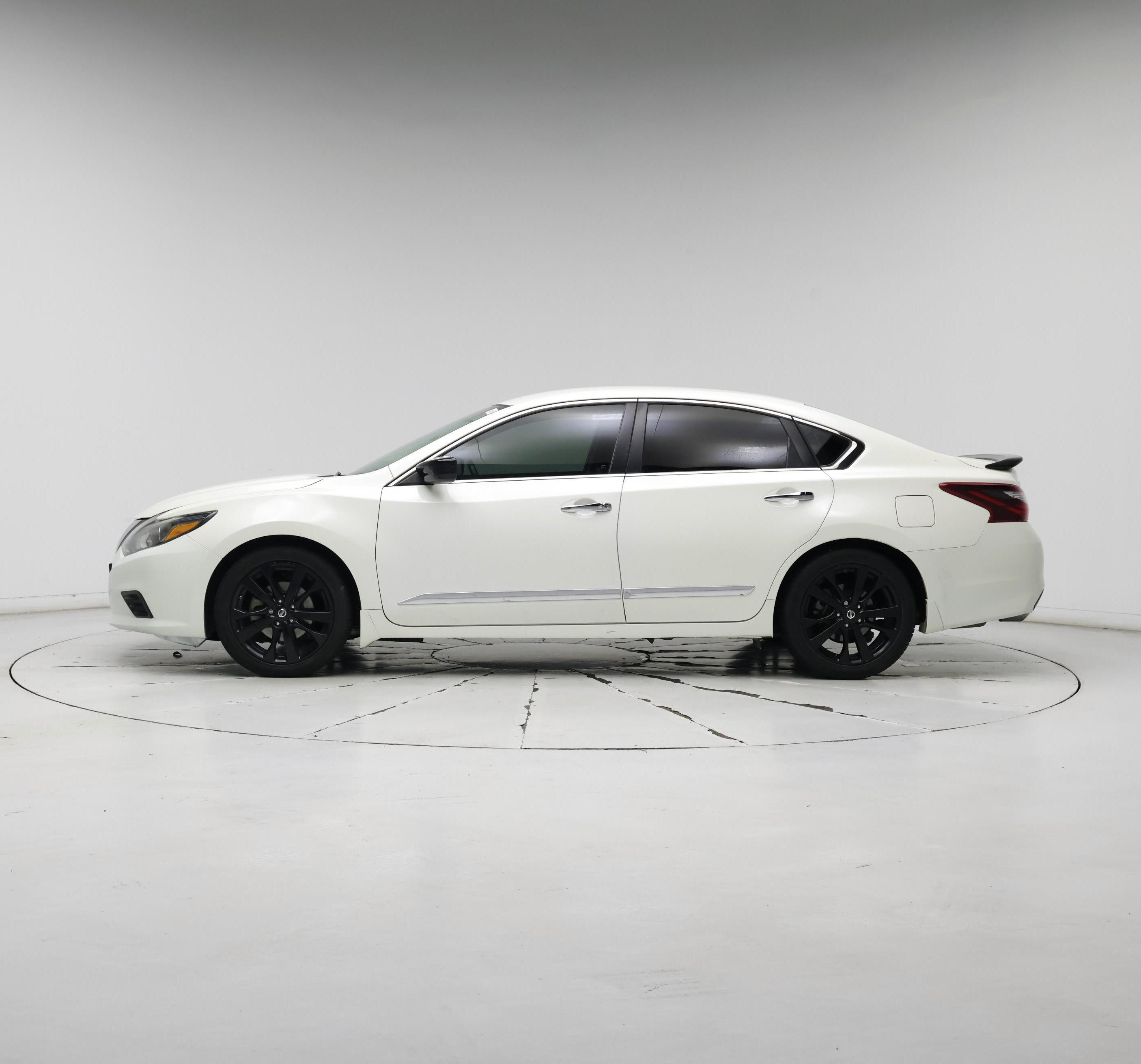 Thumbnail: 2017 Nissan Altima - 3