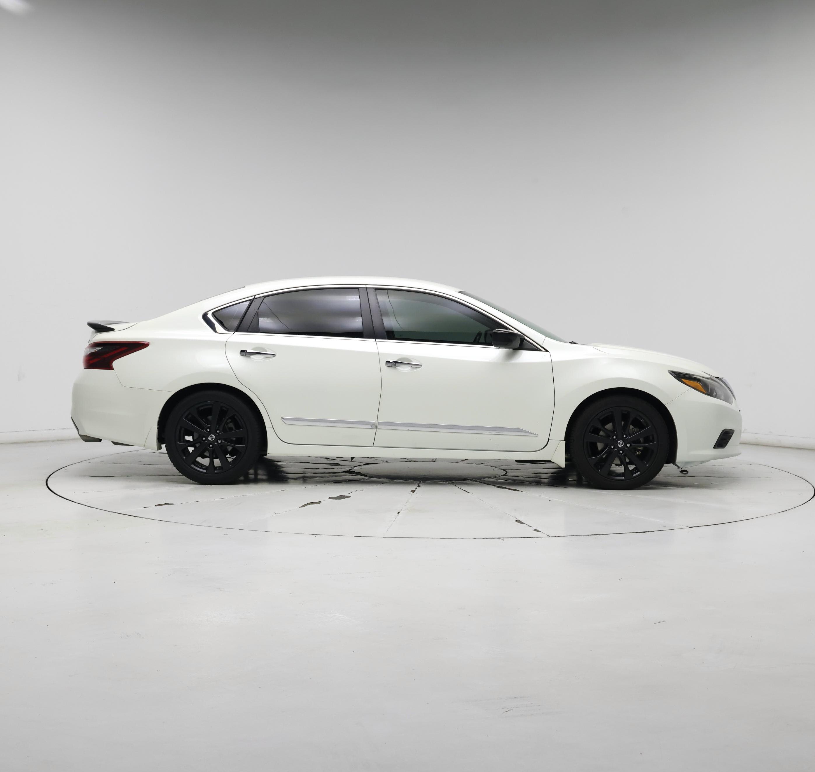 Thumbnail: 2017 Nissan Altima - 7