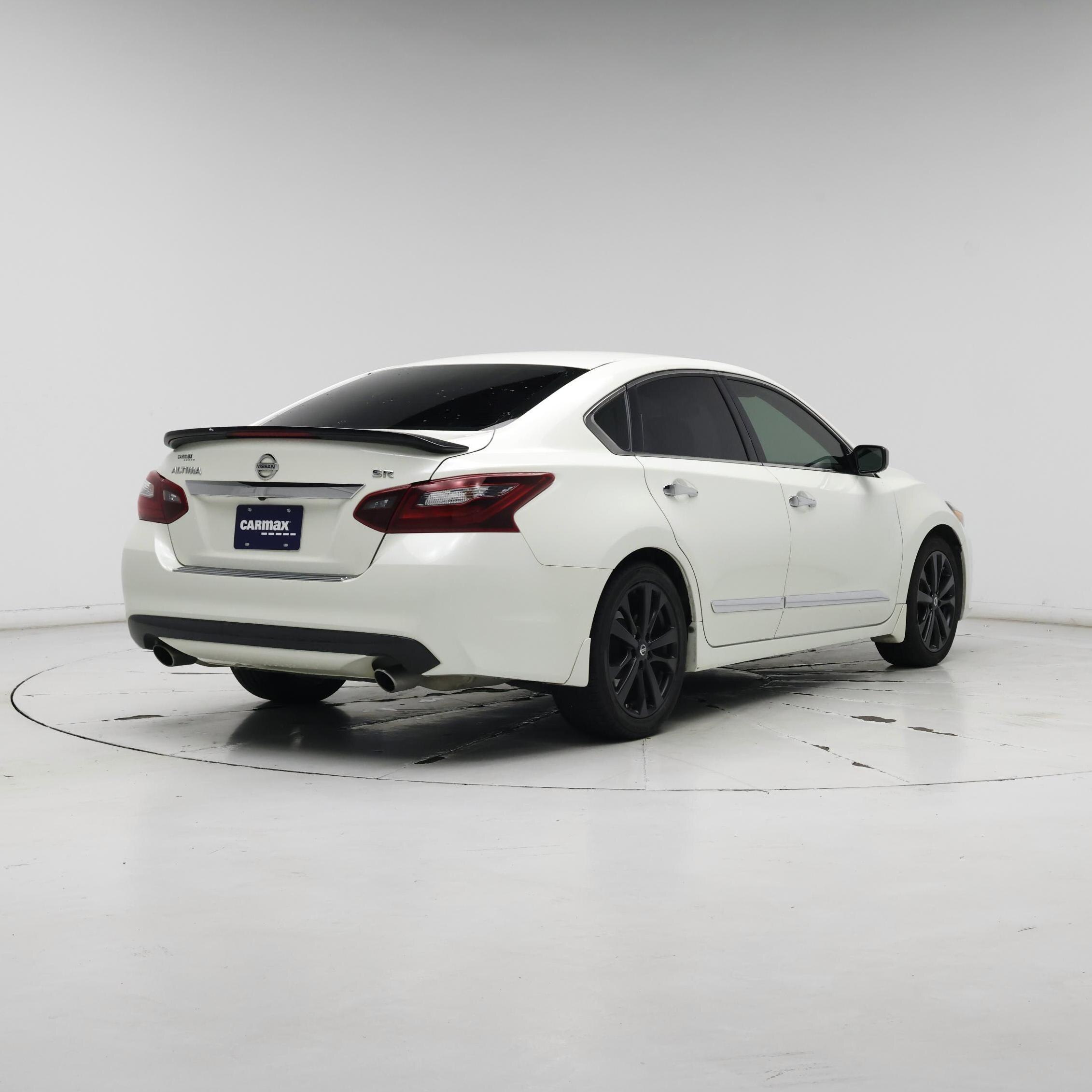 Thumbnail: 2017 Nissan Altima - 8