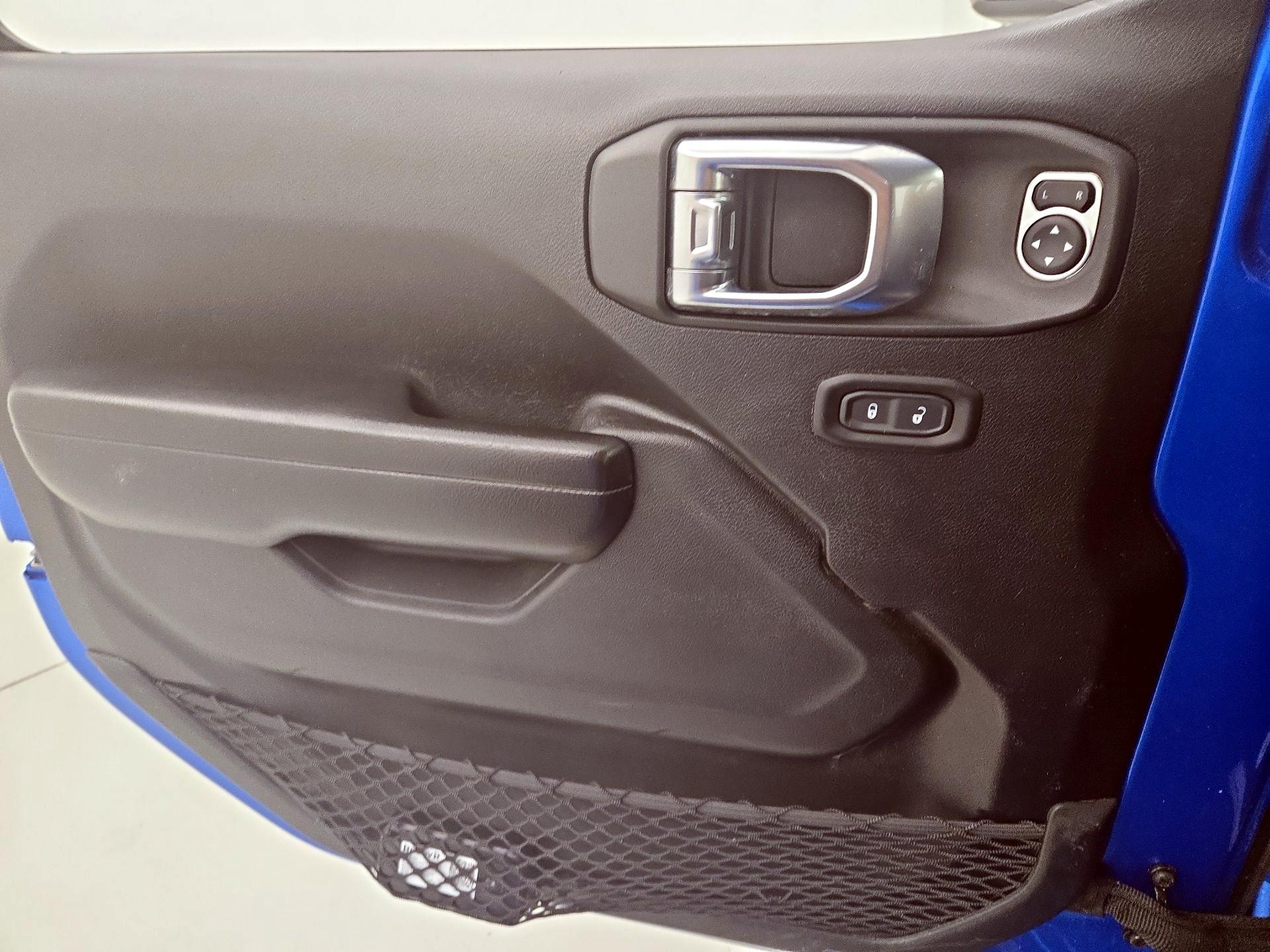 Thumbnail: 2021 Jeep Gladiator - 12