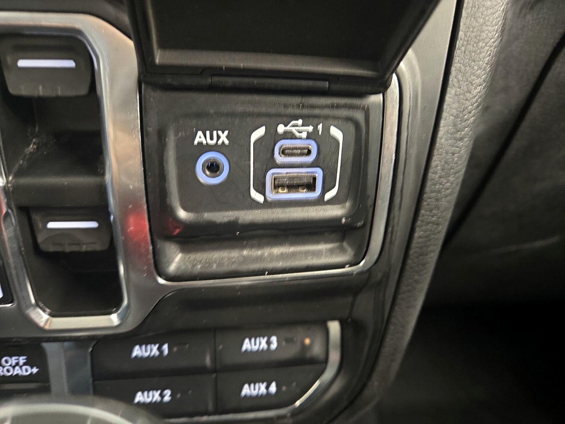 Thumbnail: 2021 Jeep Gladiator - 17