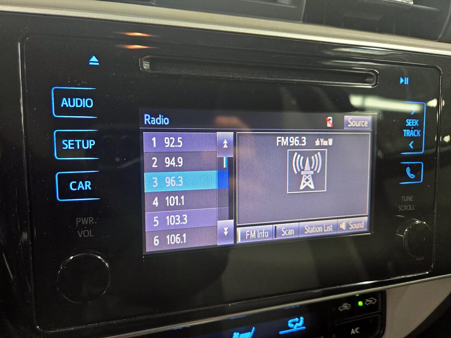 Thumbnail: 2018 Toyota Corolla - 15