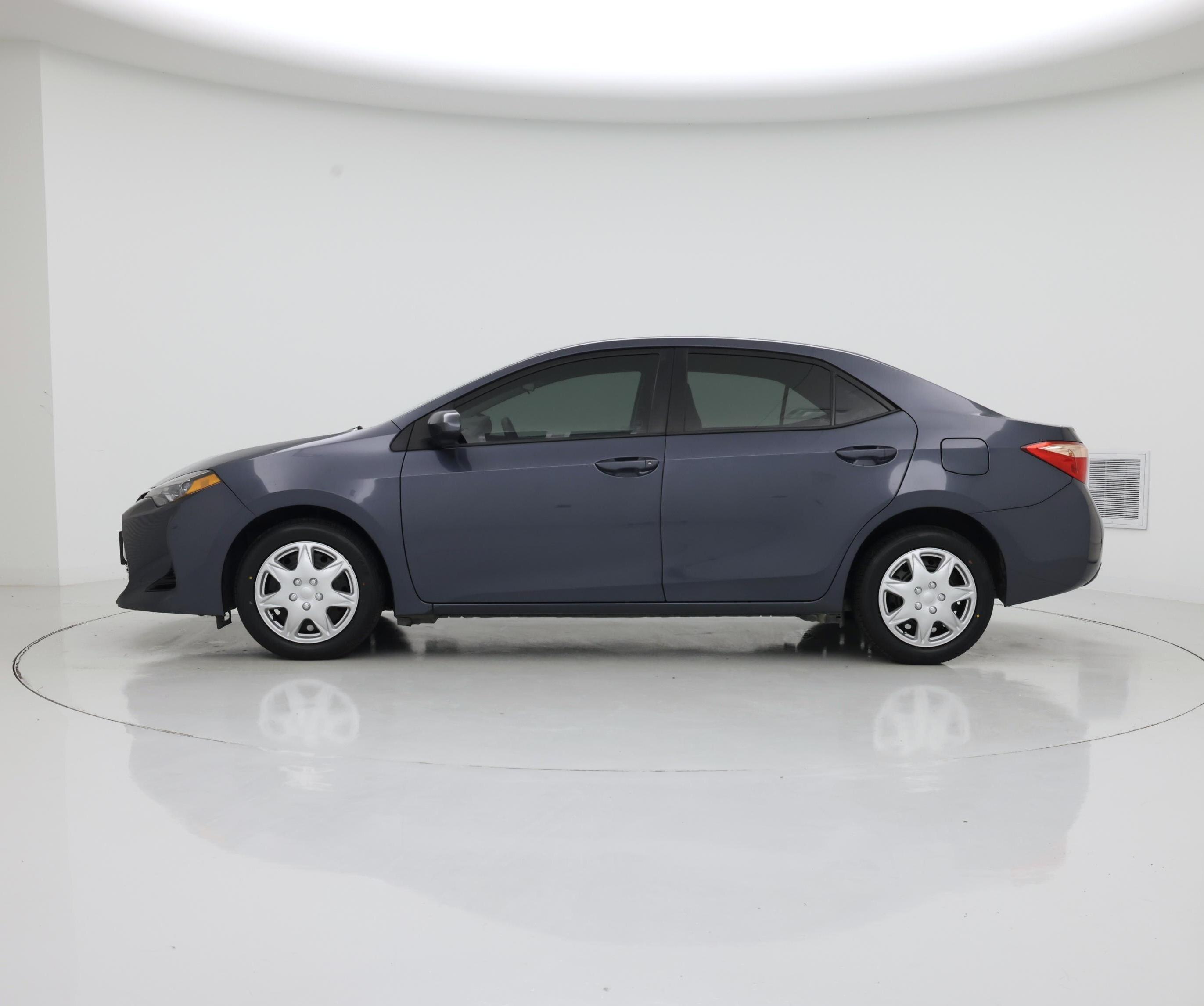 Thumbnail: 2018 Toyota Corolla - 3