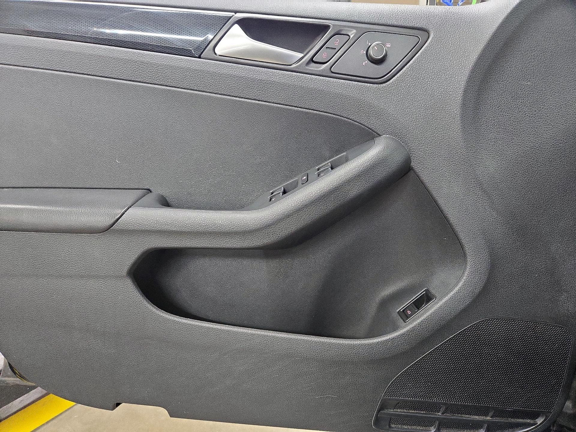 Thumbnail: 2017 Volkswagen Jetta - 12