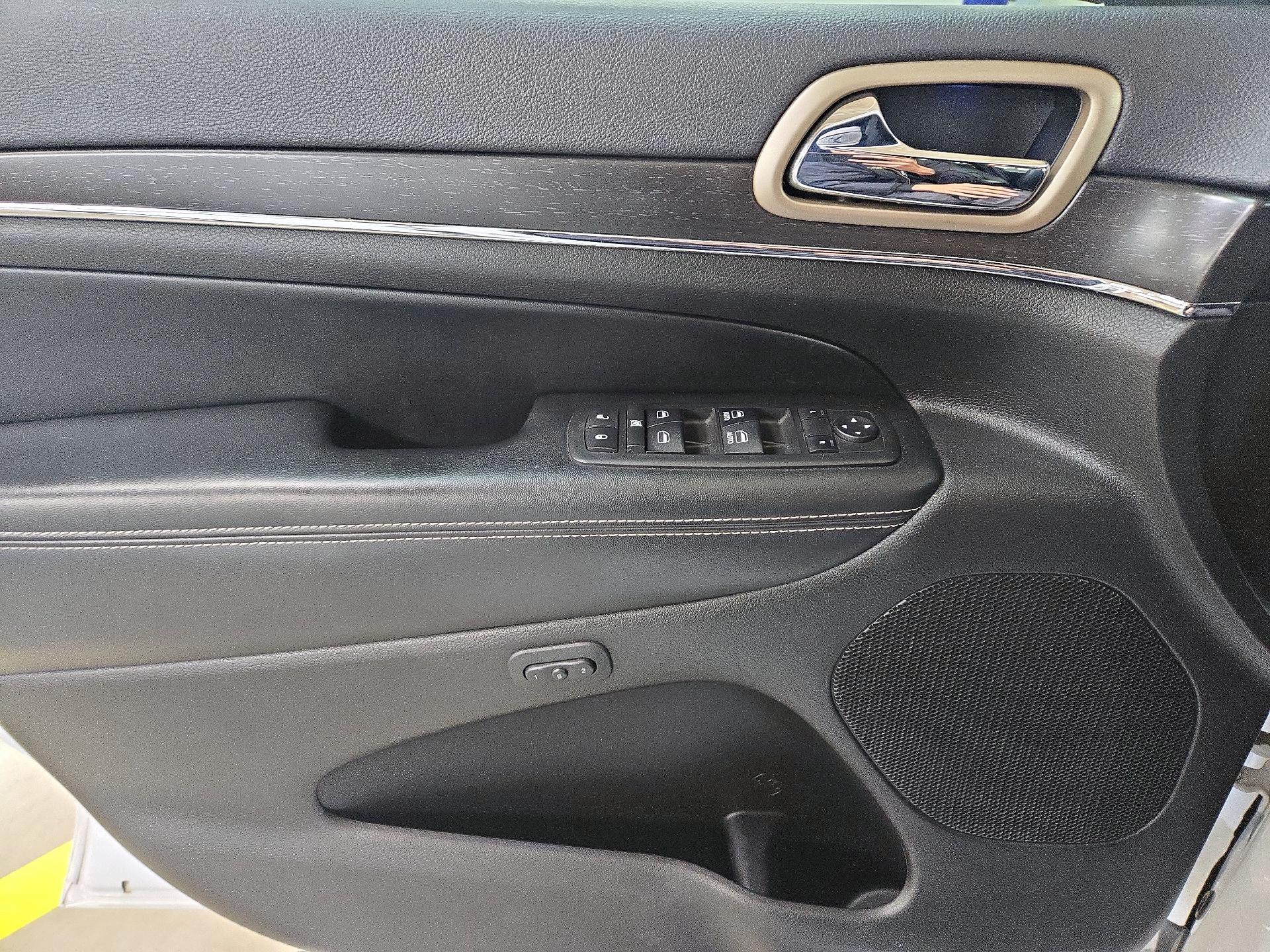 Thumbnail: 2017 Jeep Grand Cherokee - 12