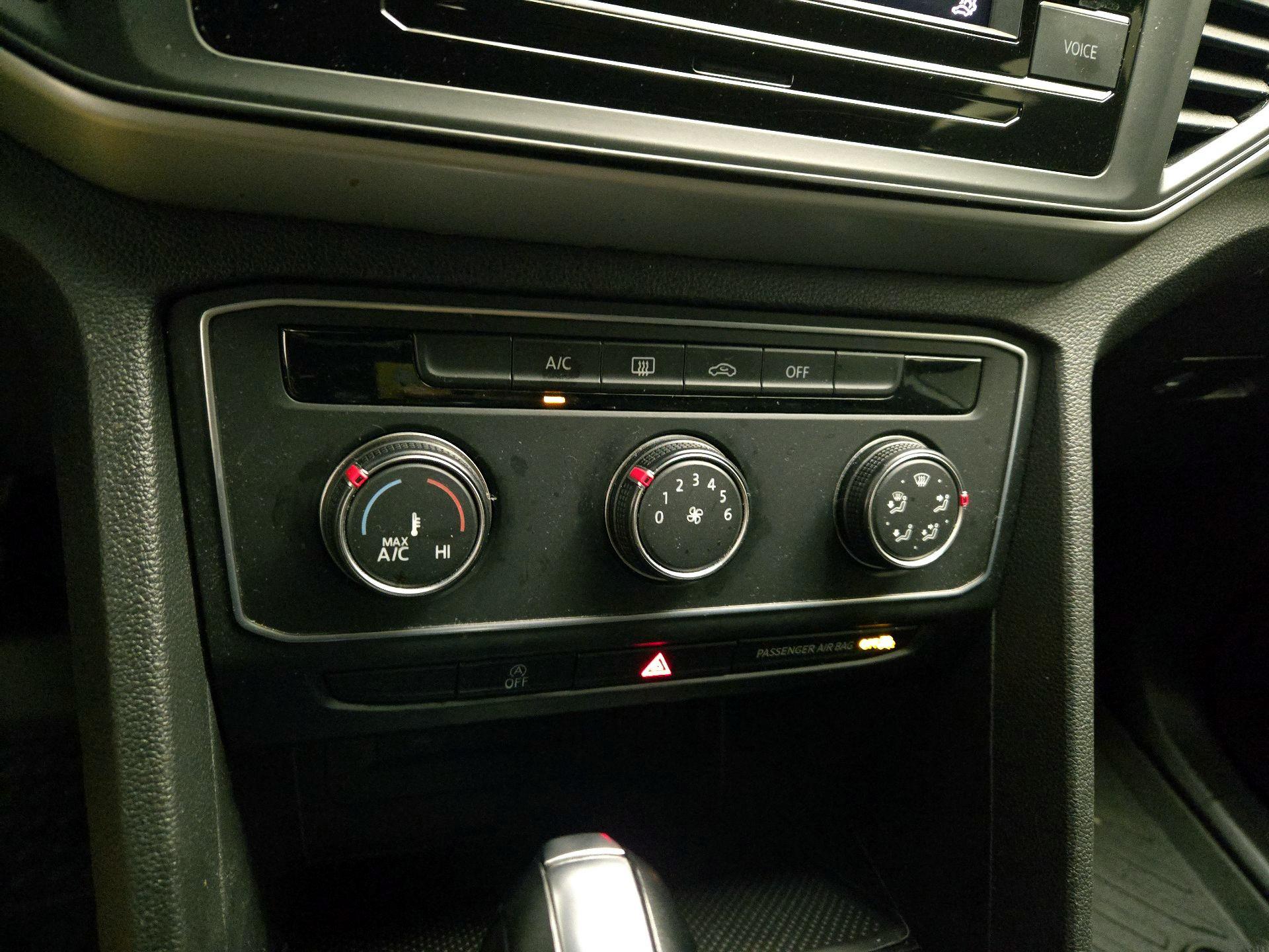 Thumbnail: 2021 Volkswagen Atlas - 16