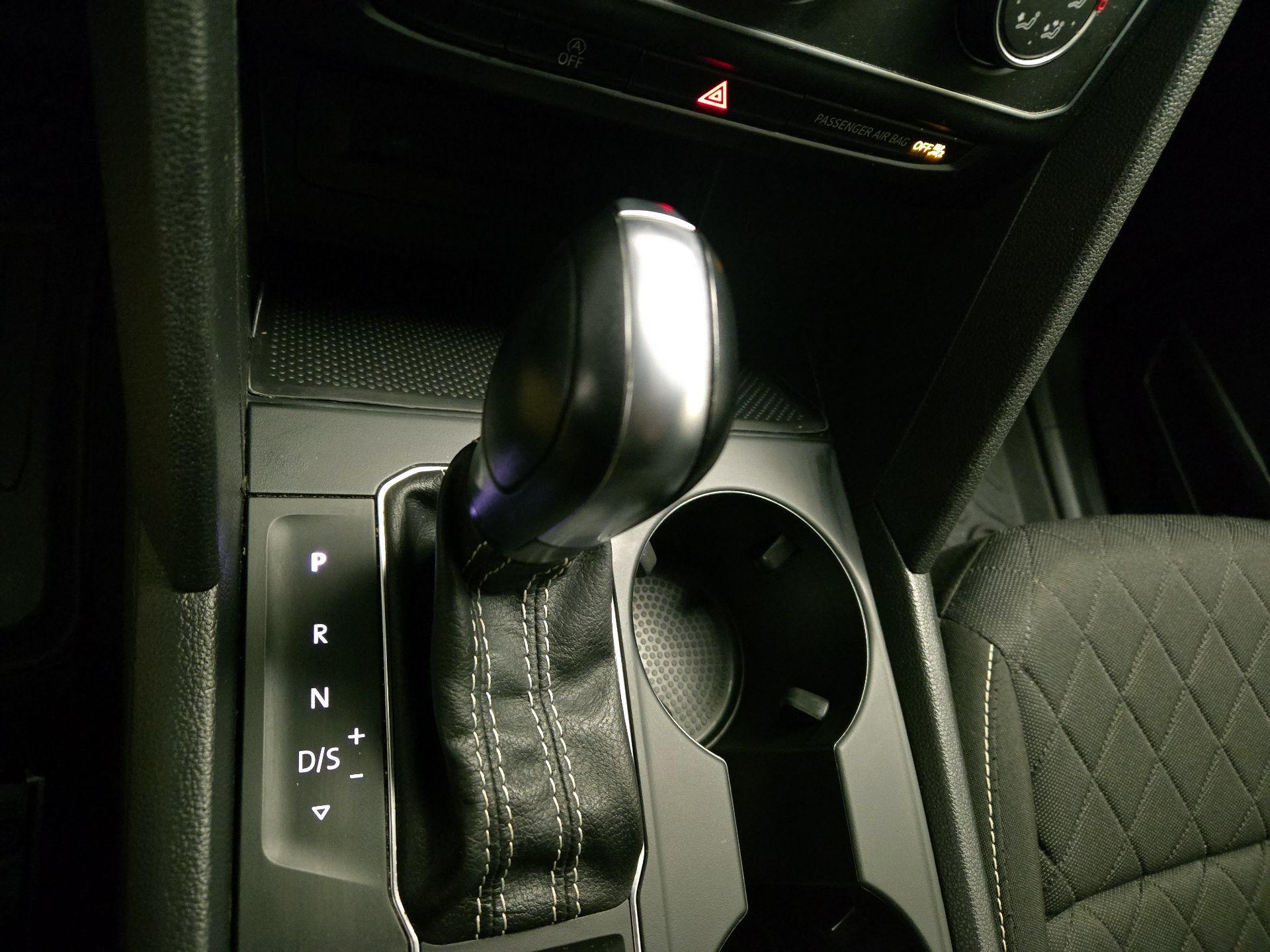 Thumbnail: 2021 Volkswagen Atlas - 17