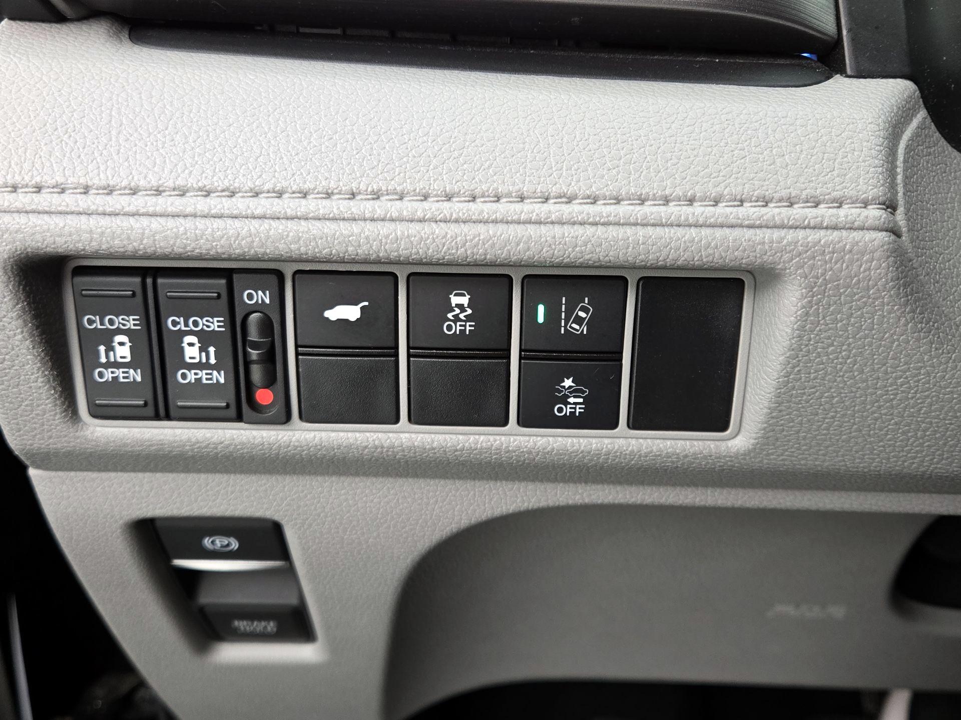 Thumbnail: 2019 Honda Odyssey - 13