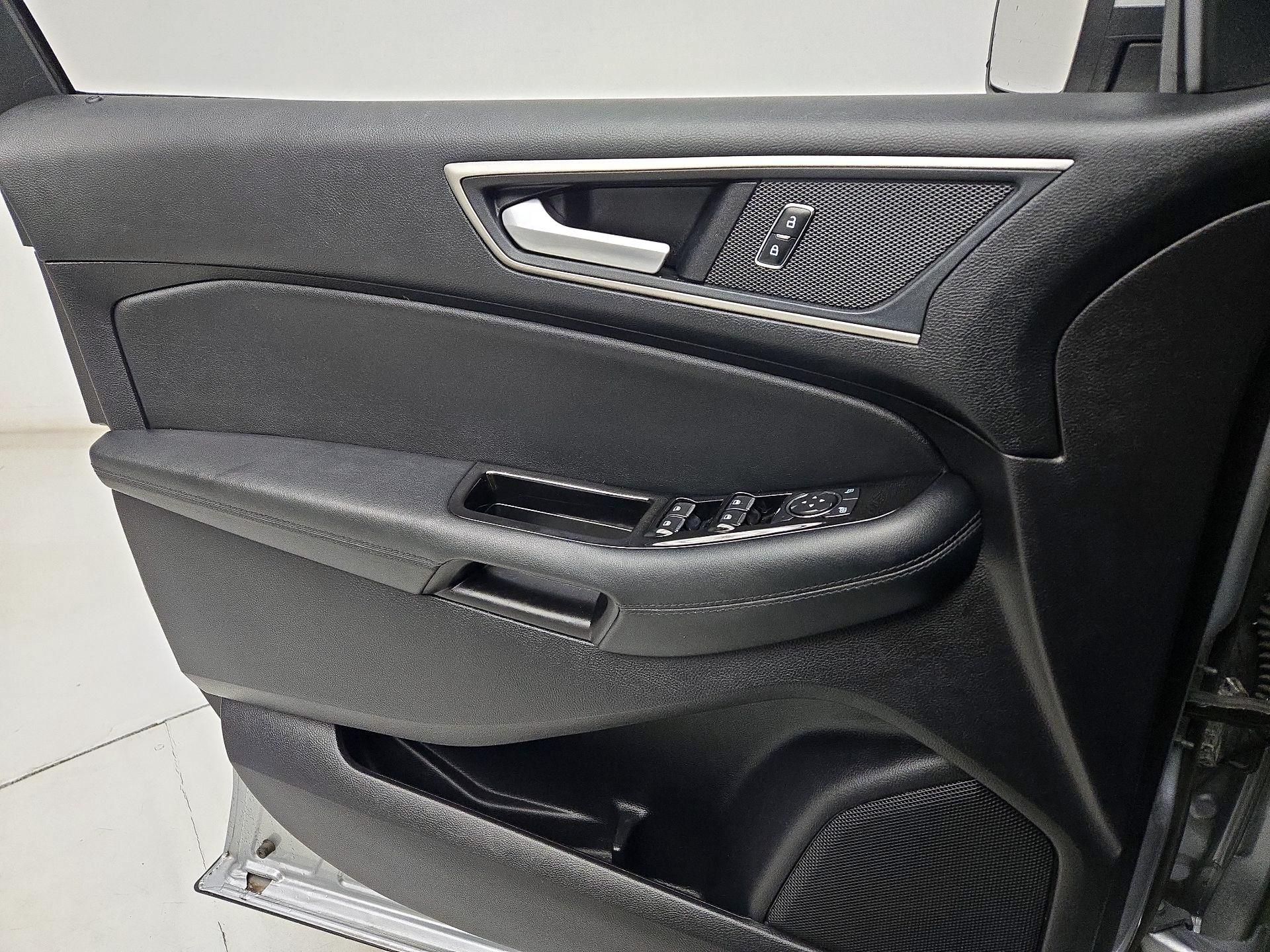 Thumbnail: 2020 Ford Edge - 12