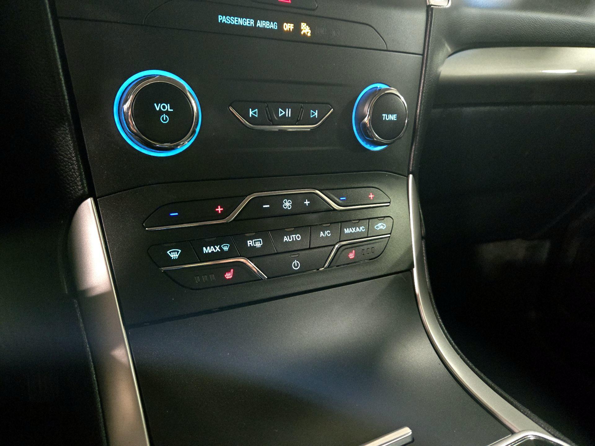 Thumbnail: 2020 Ford Edge - 17