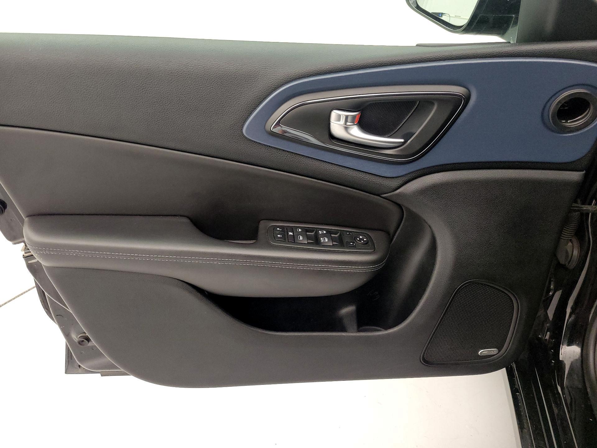 Thumbnail: 2015 Chrysler 200 - 12