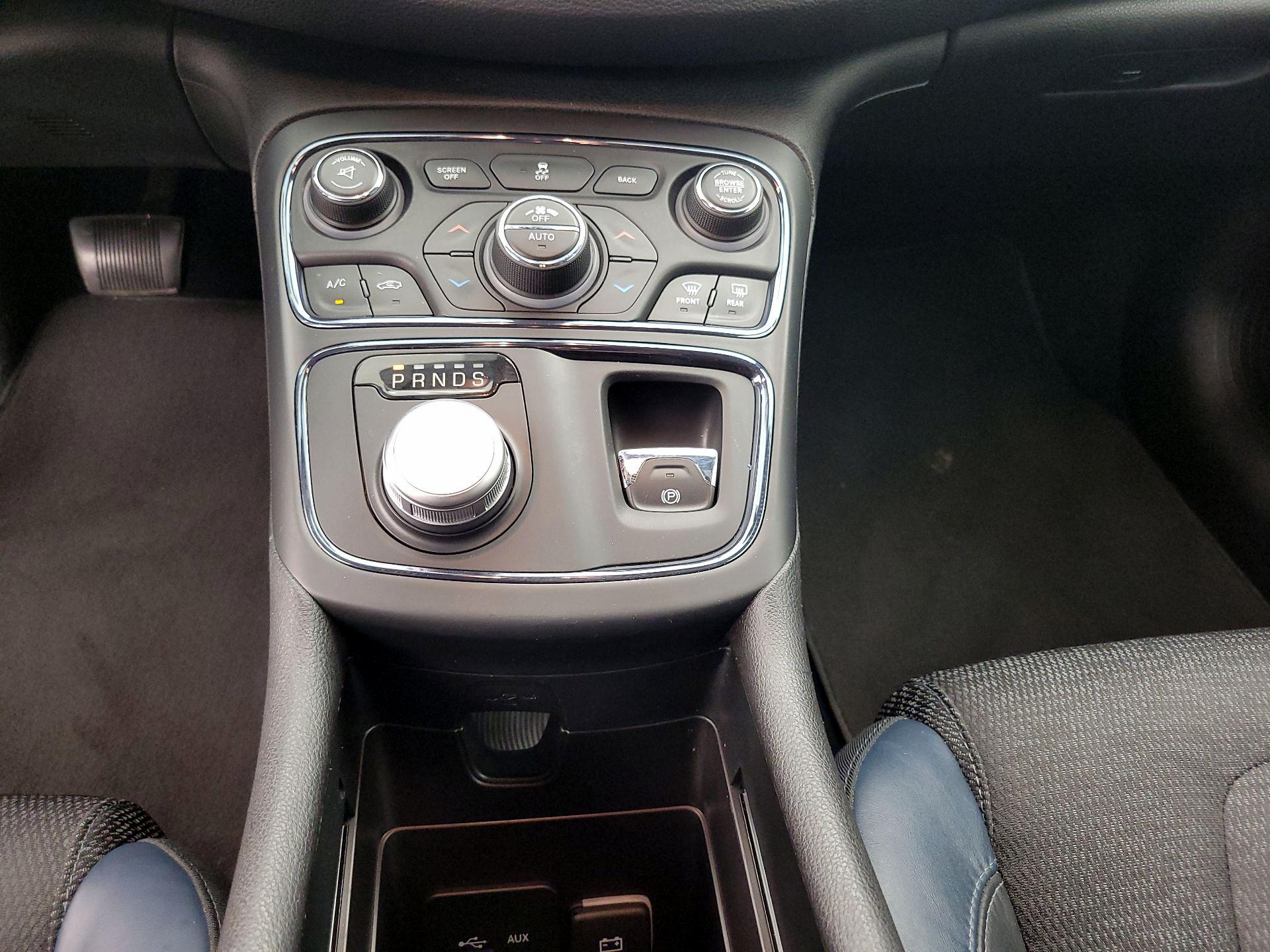 Thumbnail: 2015 Chrysler 200 - 18