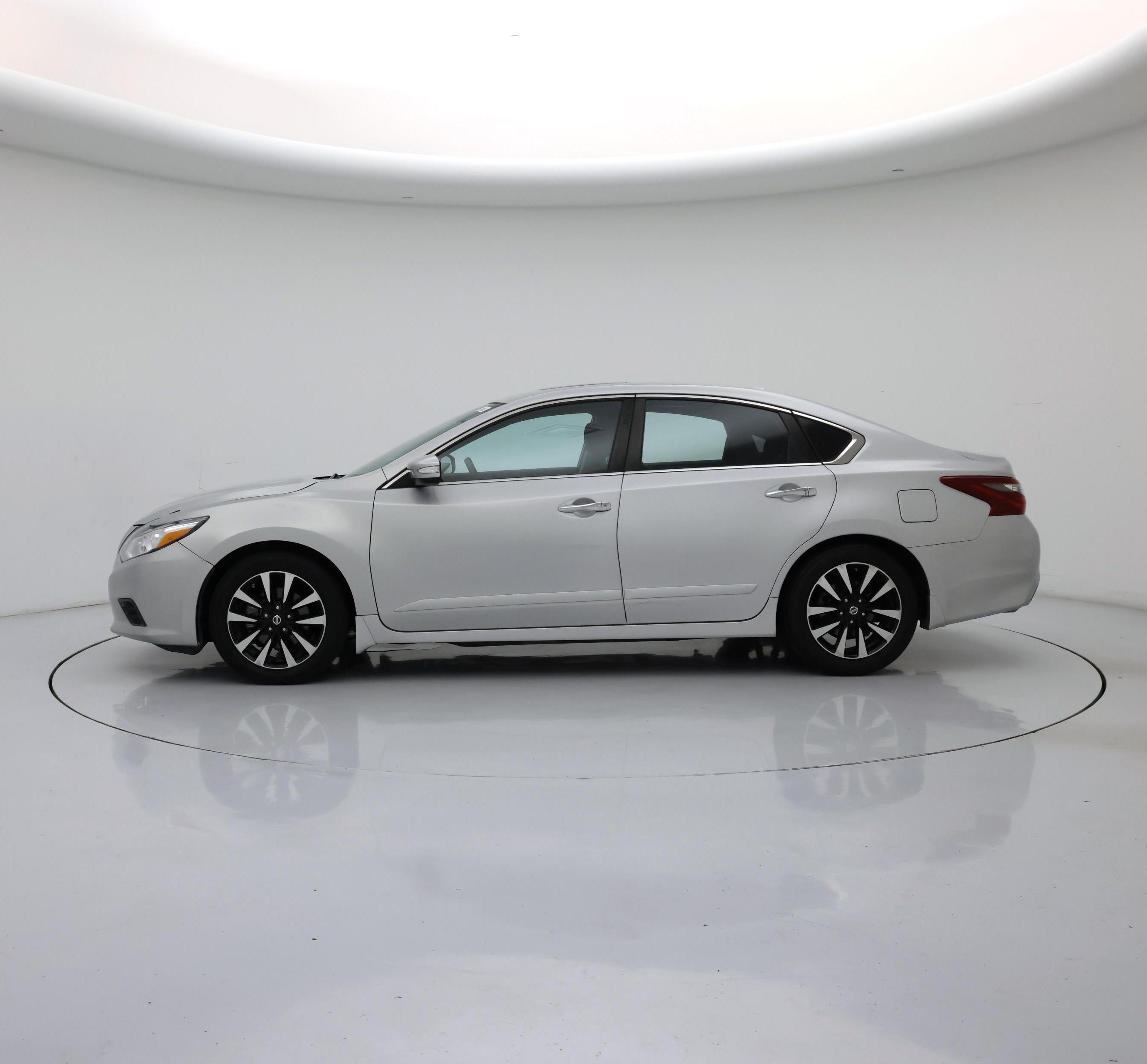 Thumbnail: 2018 Nissan Altima - 3