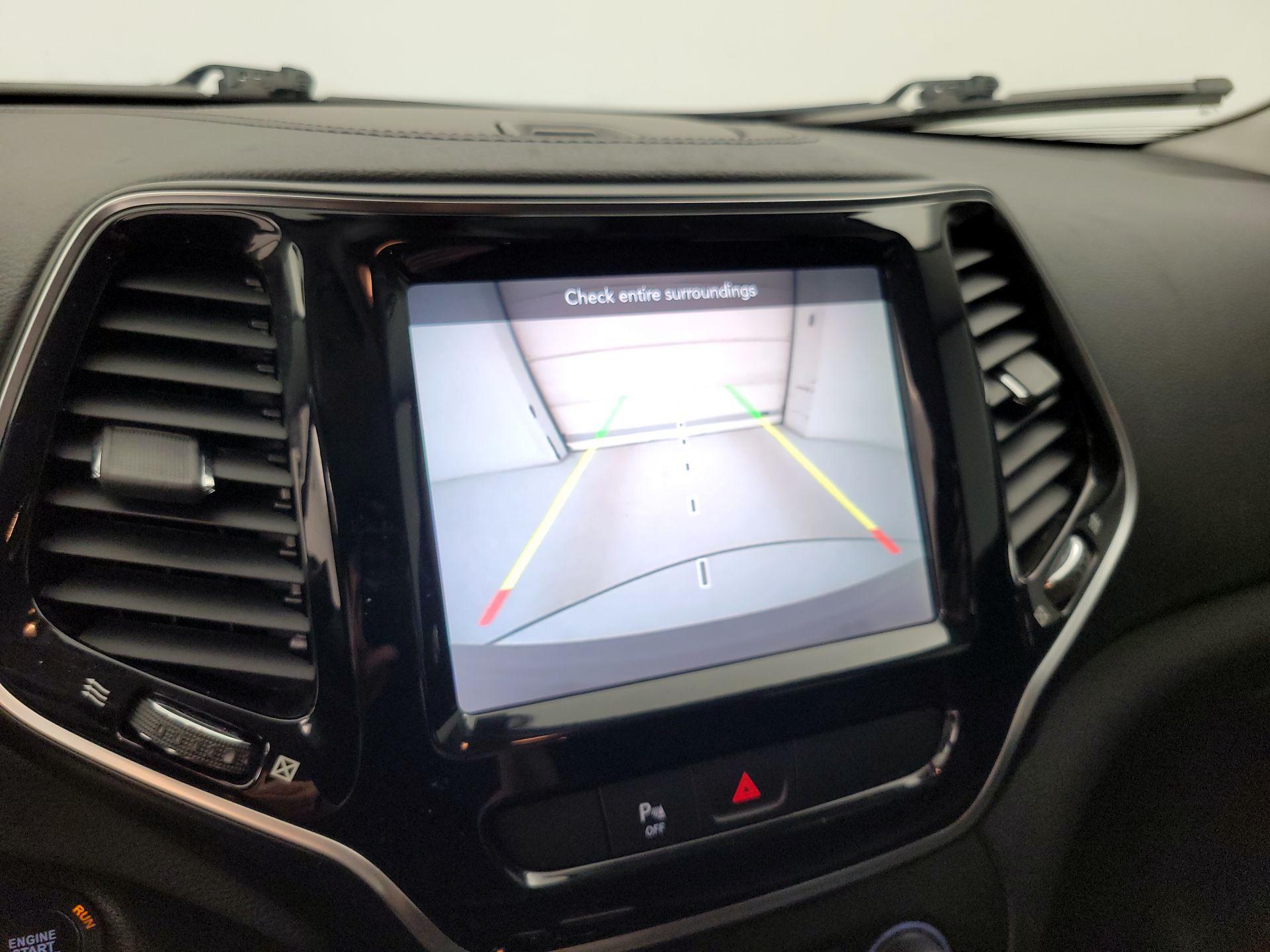 Thumbnail: 2019 Jeep Cherokee - 14