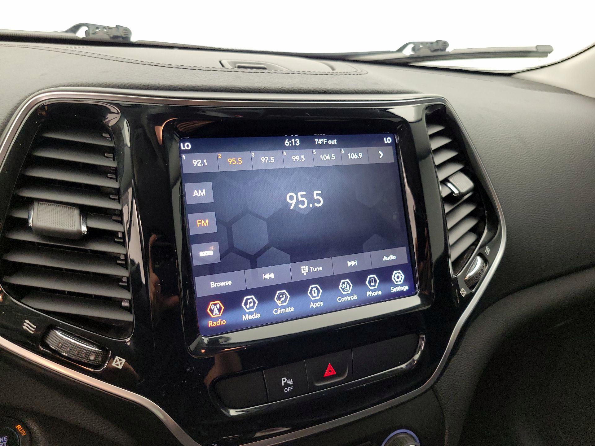 Thumbnail: 2019 Jeep Cherokee - 15