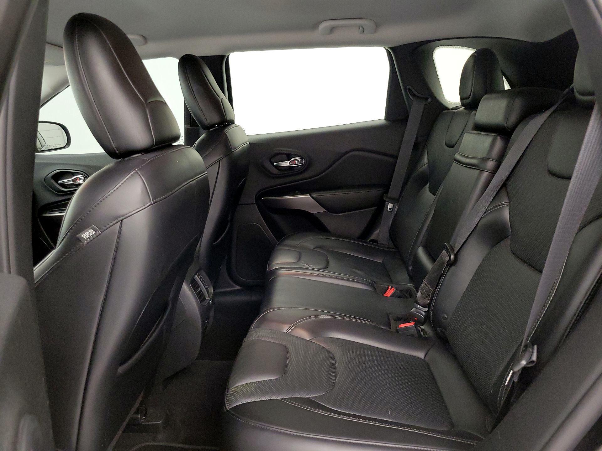 Thumbnail: 2019 Jeep Cherokee - 19