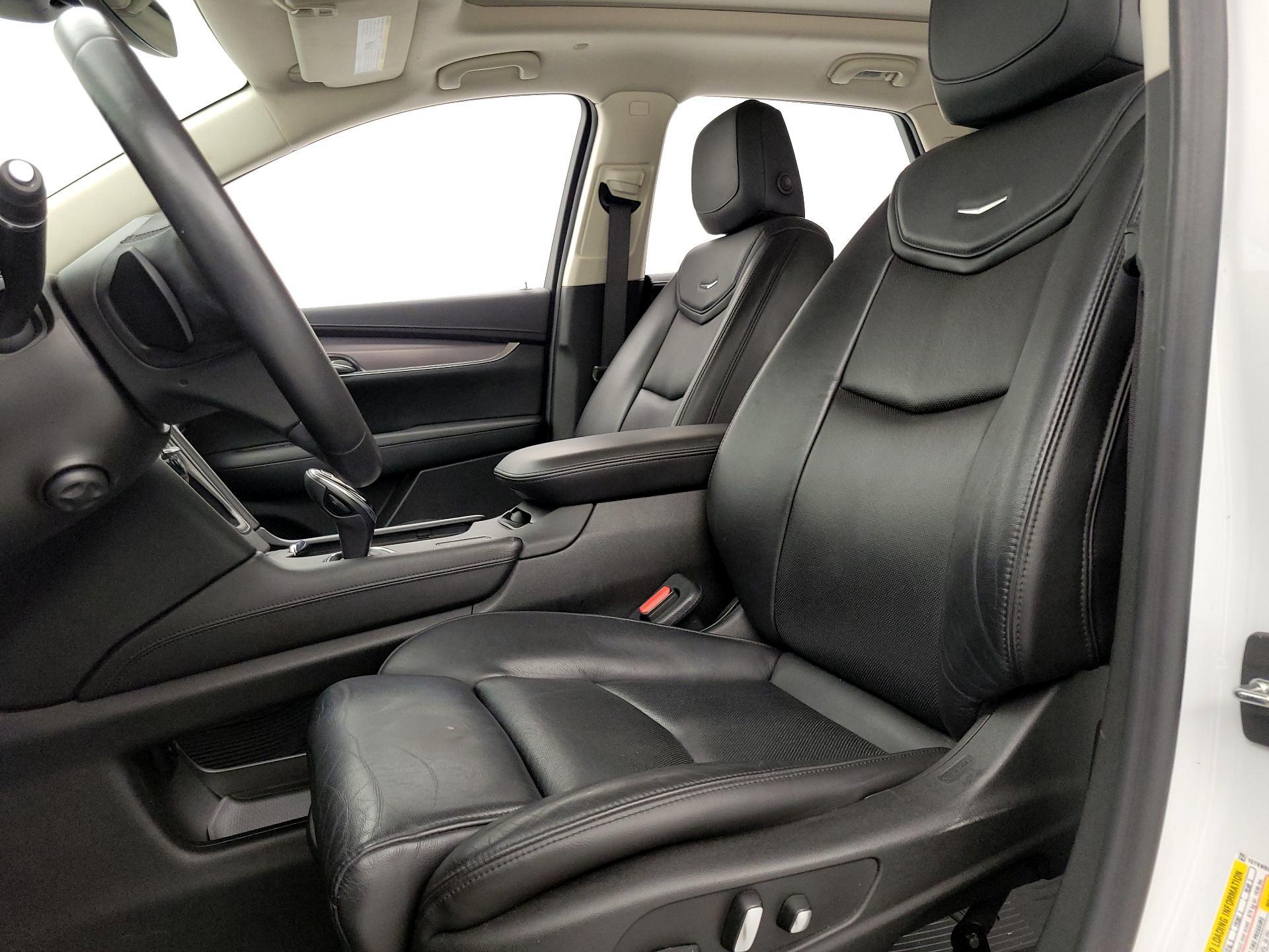 Thumbnail: 2017 Cadillac XT5 - 11