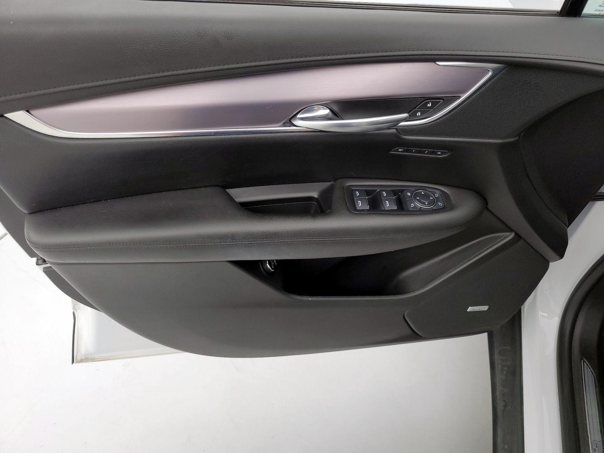 Thumbnail: 2017 Cadillac XT5 - 12