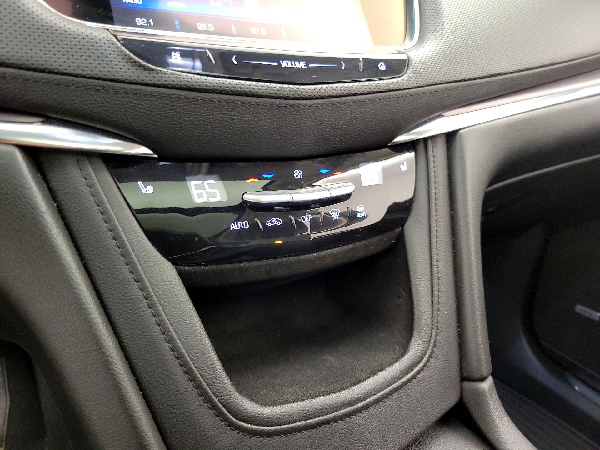 Thumbnail: 2017 Cadillac XT5 - 17