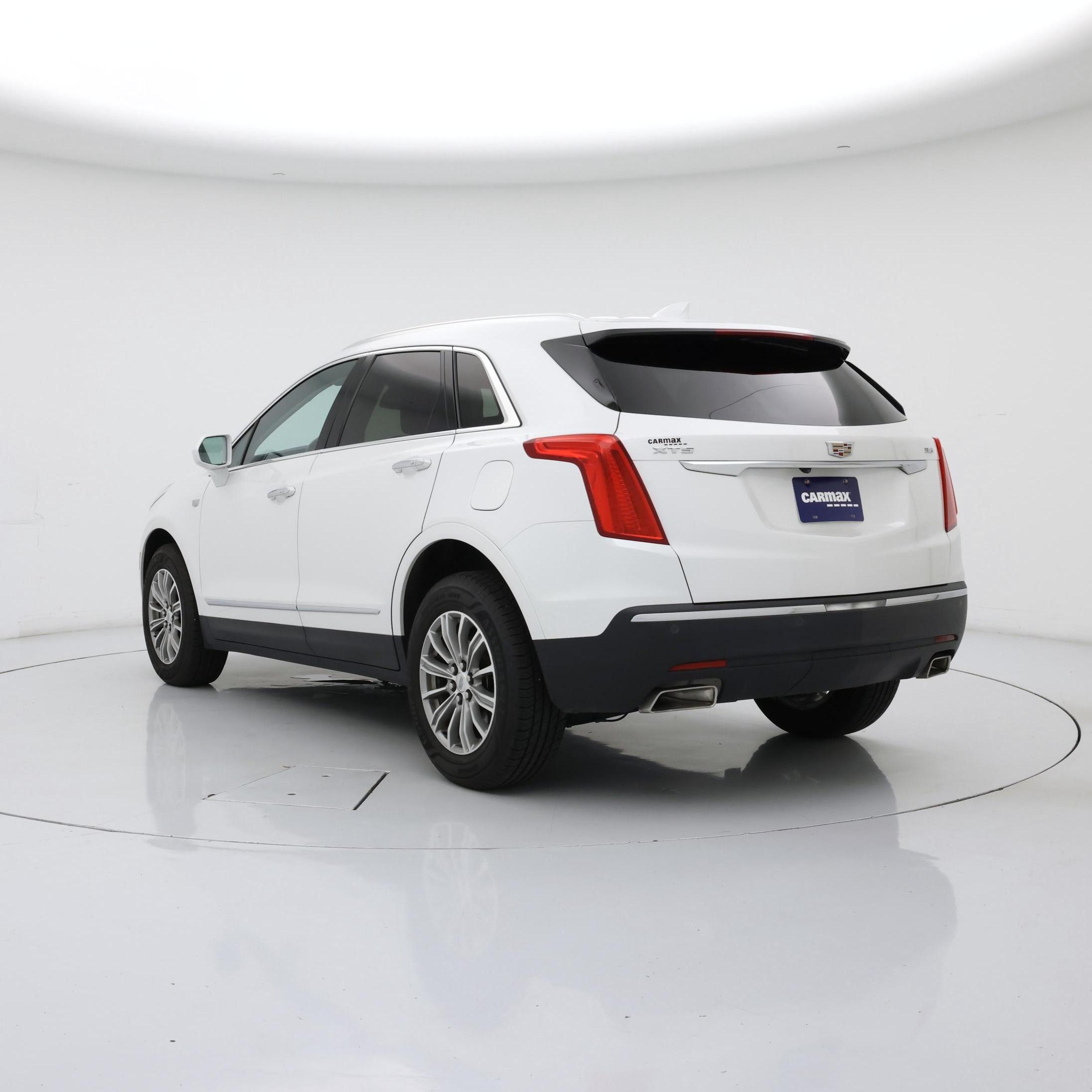 Thumbnail: 2017 Cadillac XT5 - 2