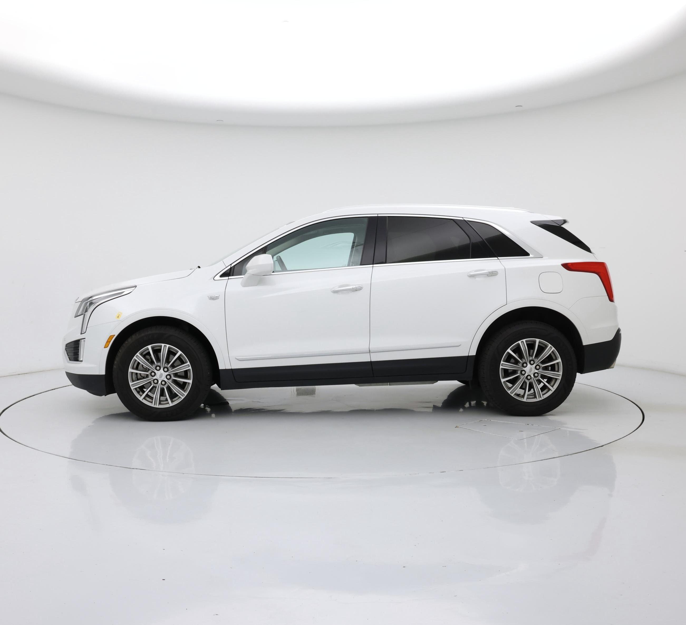 Thumbnail: 2017 Cadillac XT5 - 3