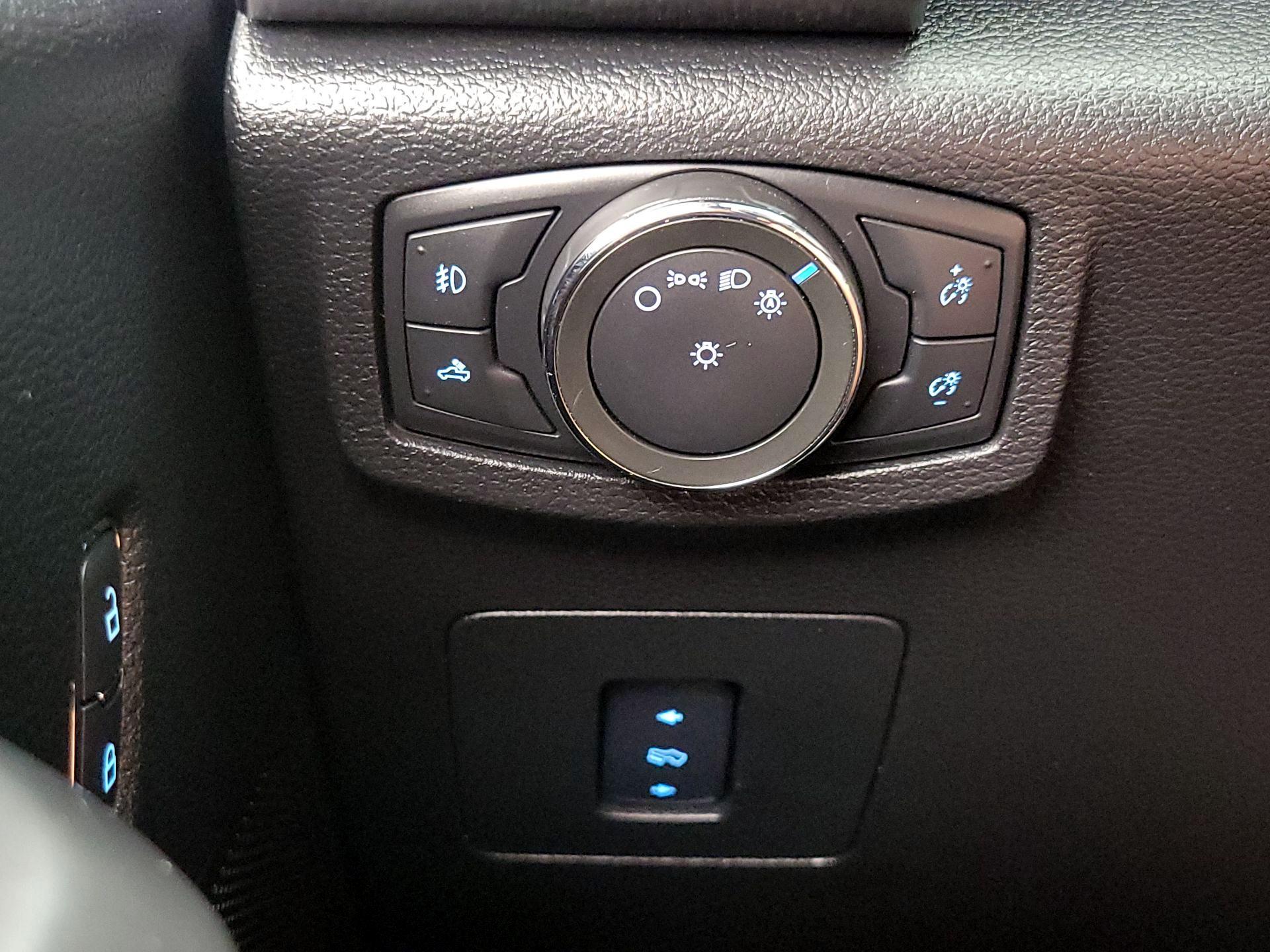 Thumbnail: 2016 Ford F-150 - 13