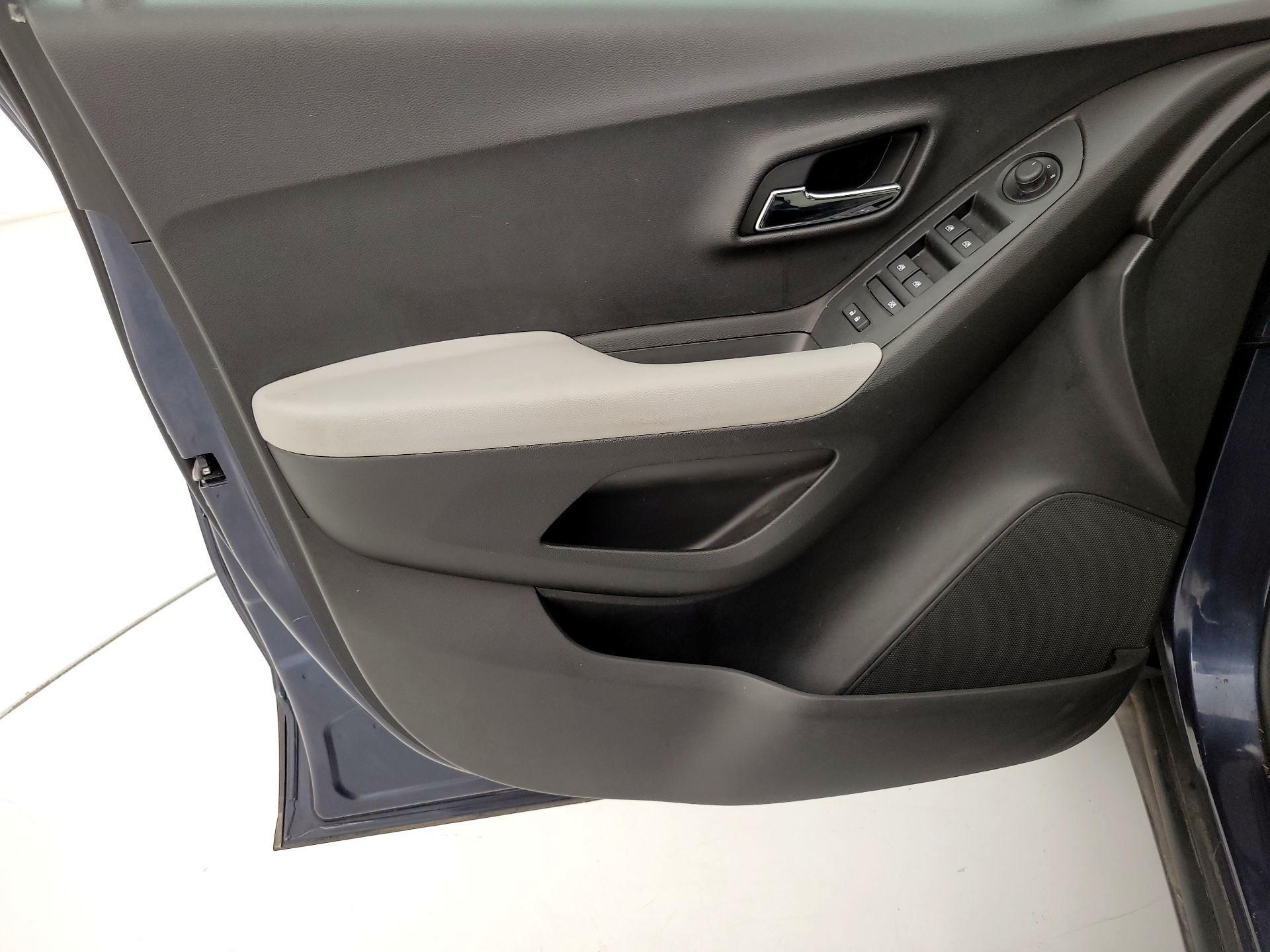 Thumbnail: 2019 Chevrolet Trax - 12