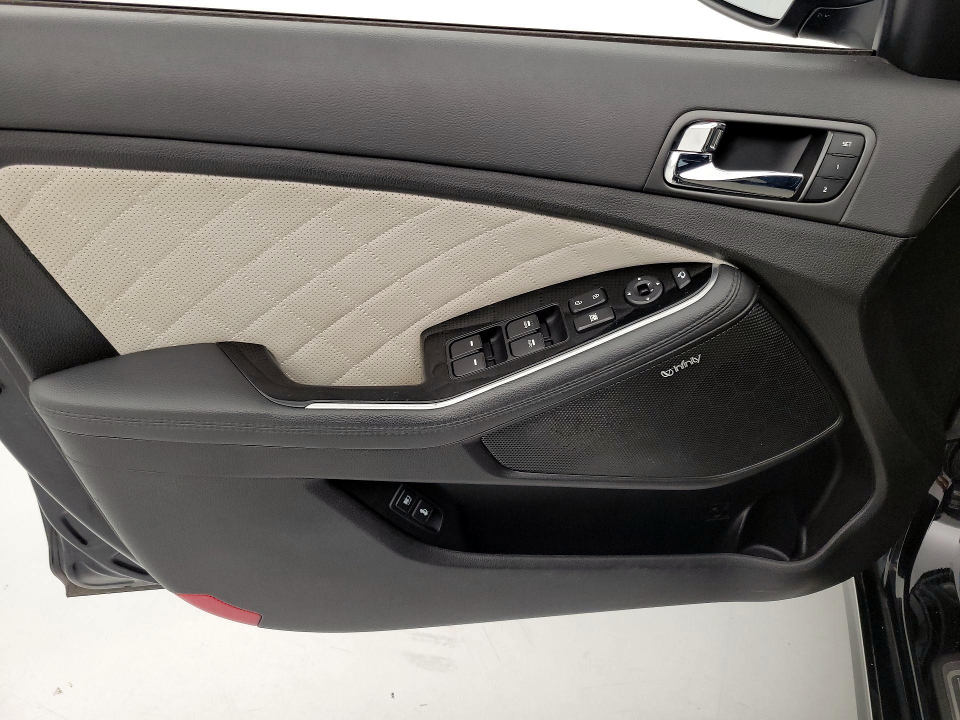 Thumbnail: 2015 Kia Optima - 12