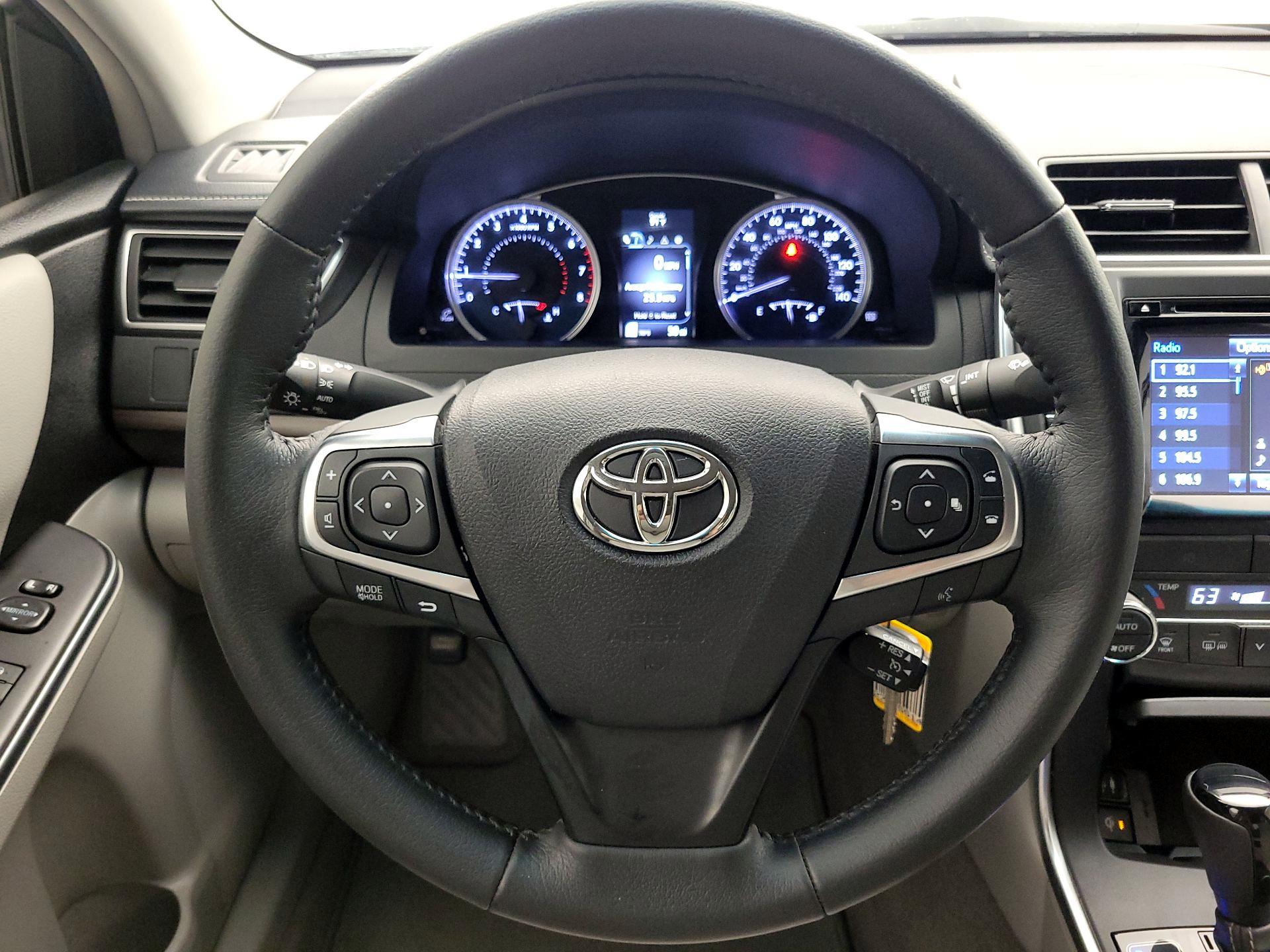 Thumbnail: 2017 Toyota Camry - 10